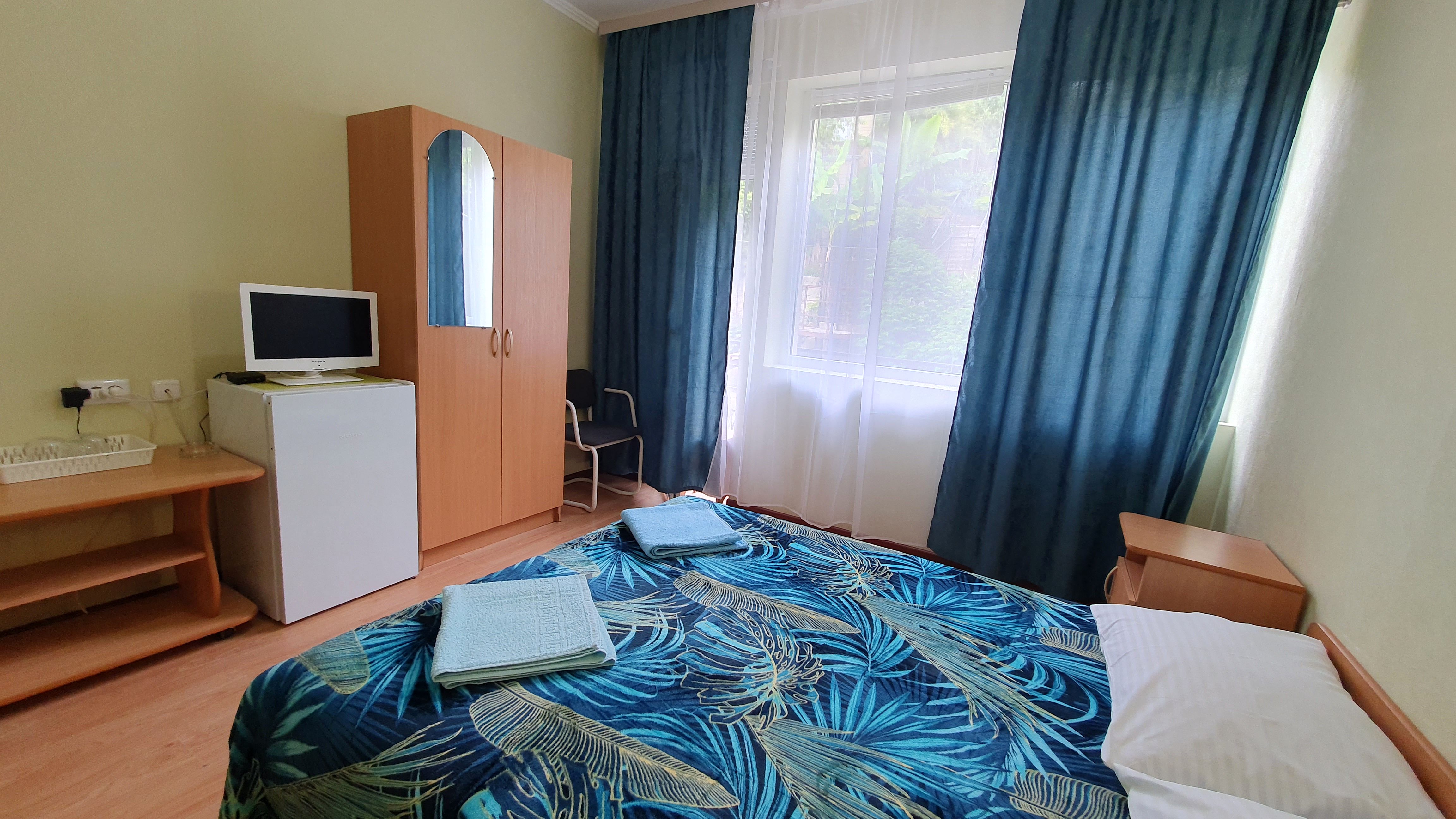 Трехместный номер «Комфорт» с душем