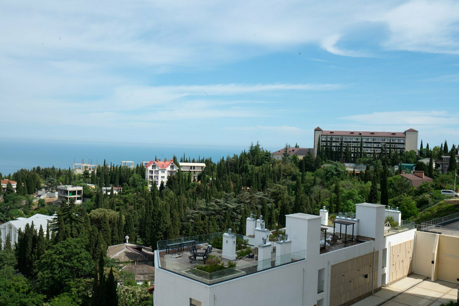 Дизайнерская студия LS-LUX-ONLY YOU только ты в Алуште - вид на море с 4 этажа