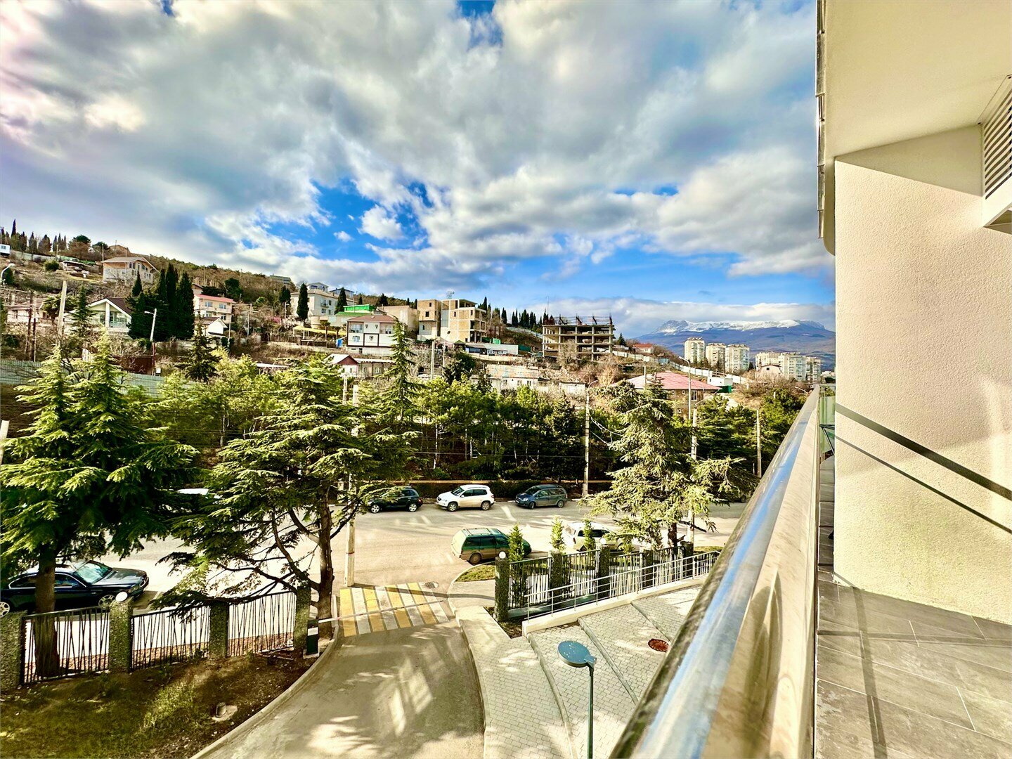 Дизайнерская студия LS - COFFEE ICE CREAM со вкусом мороженого в Алуште - вид на горы