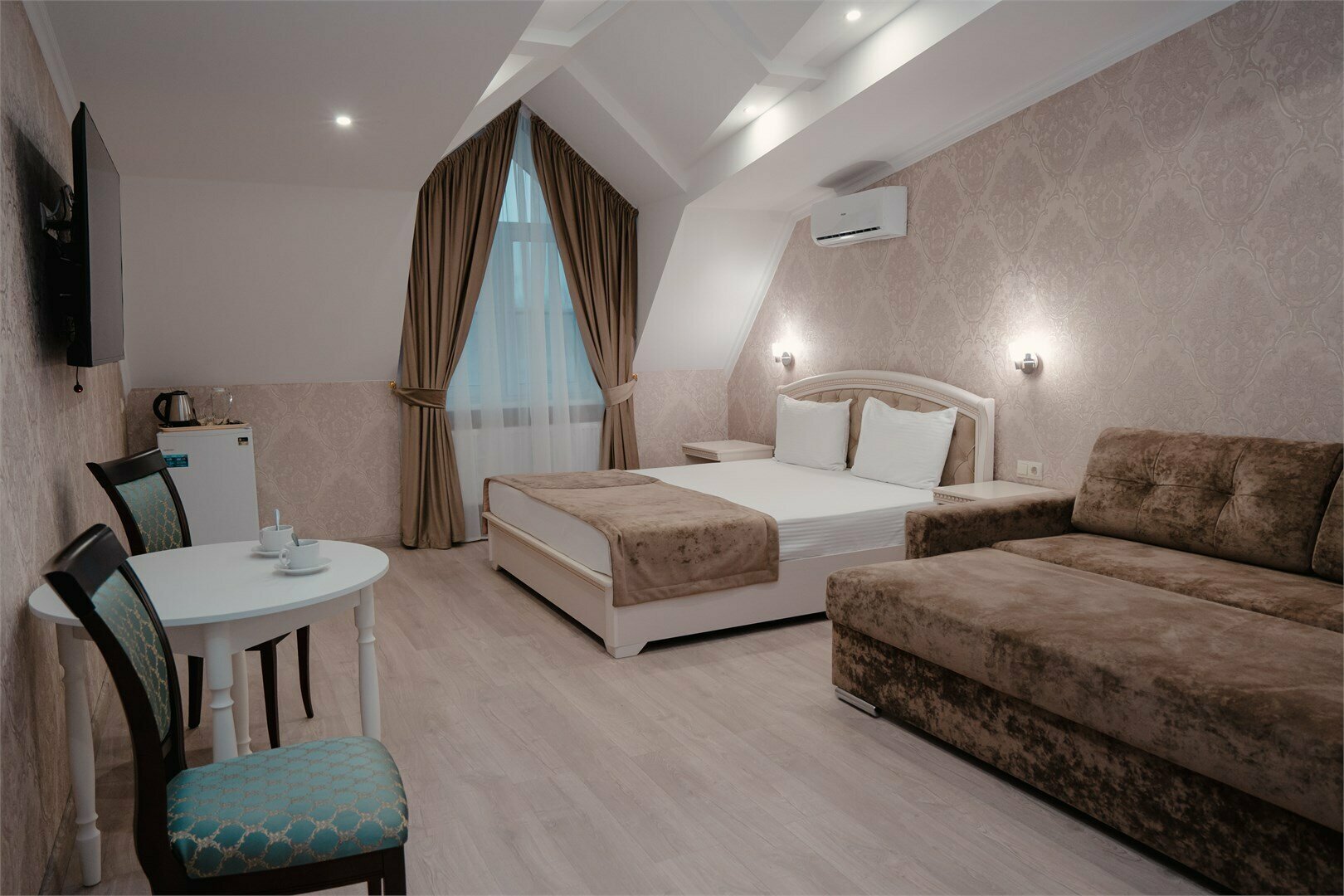 Номер полулюкс (Джуниор Сюит)