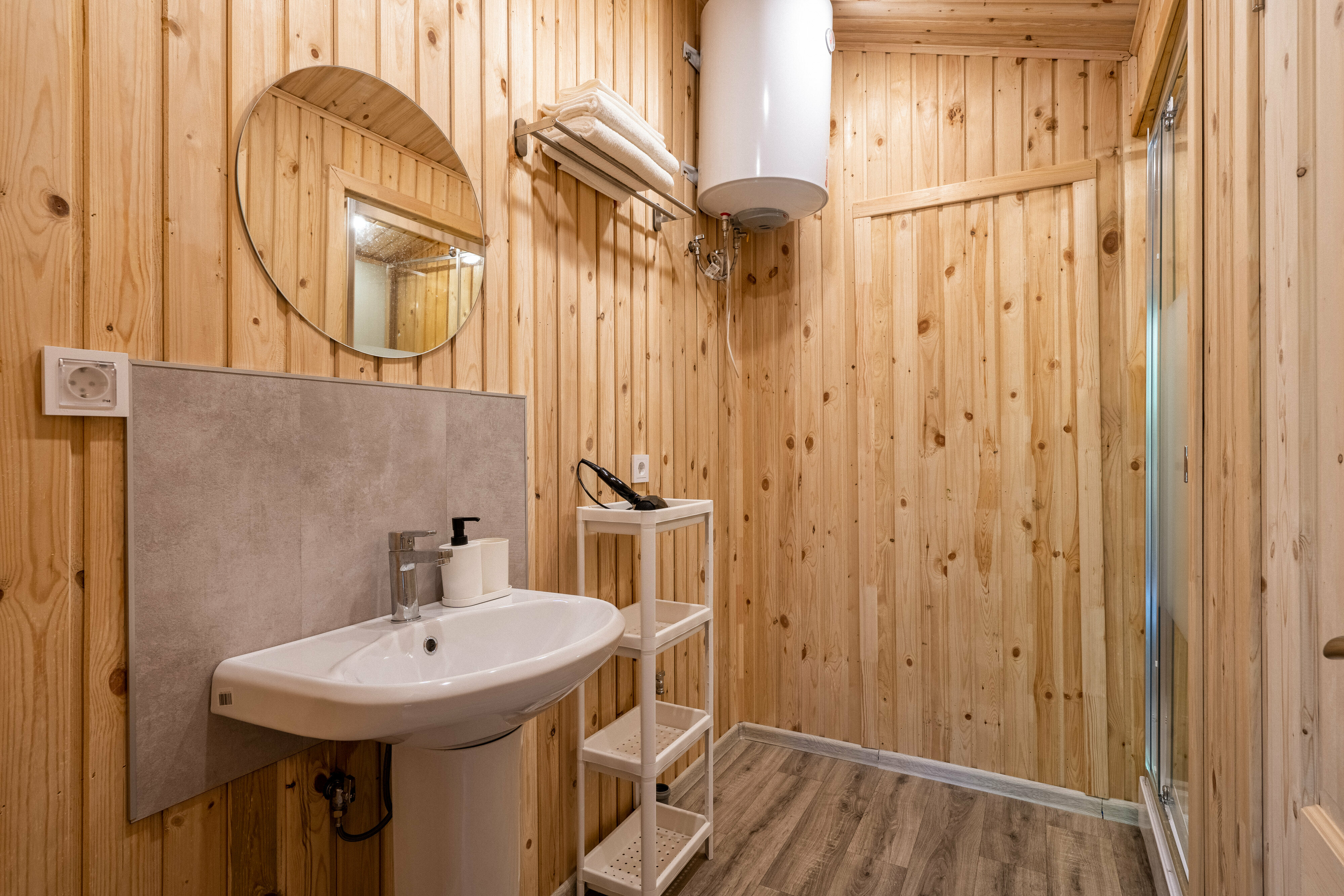 Ладога Хоум “Озеро”: Дом с большой террасой в лесу