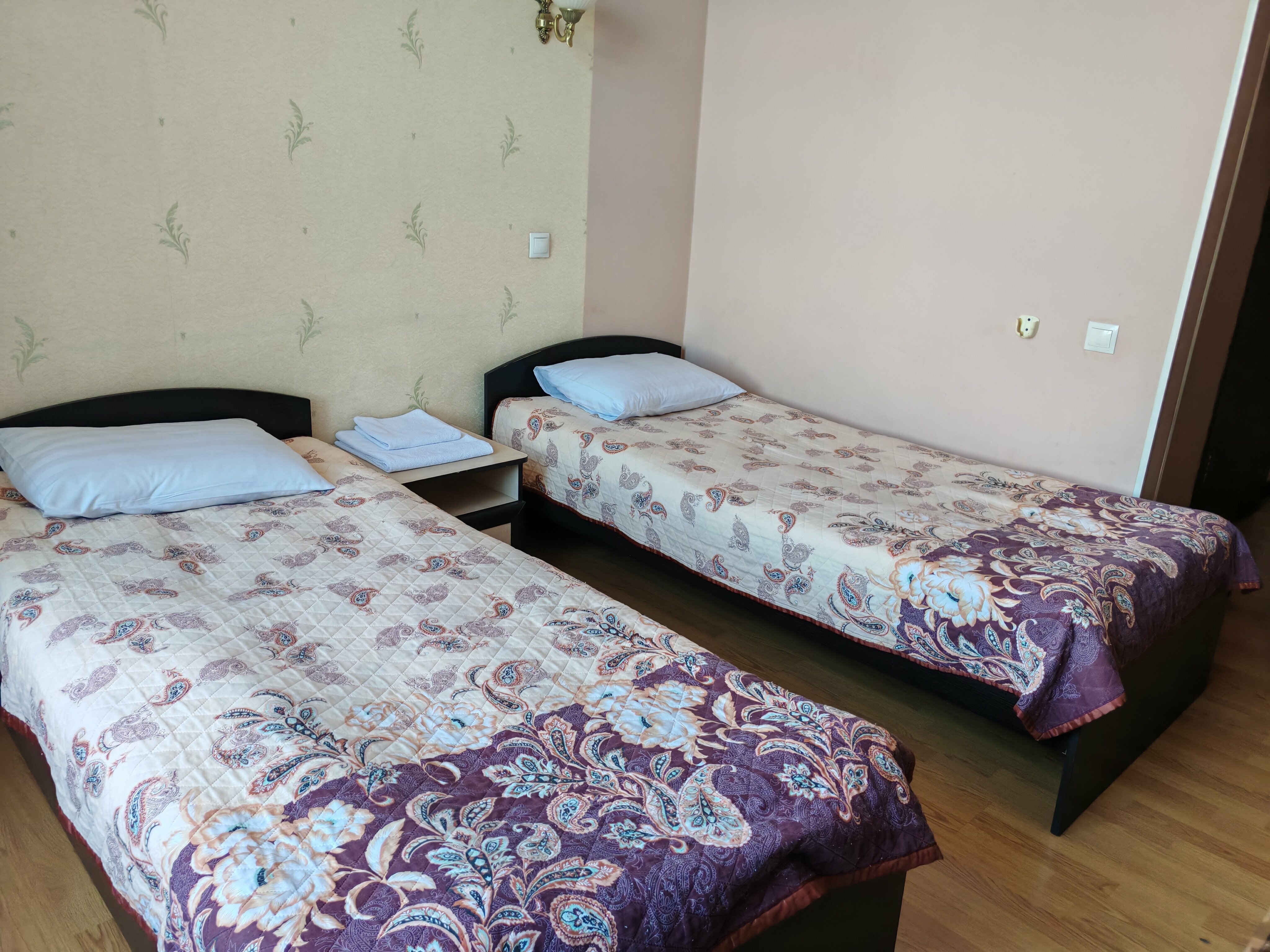 Двухместный номер с 1 кроватью или 2 отдельными кроватями и общей ванной комнатой