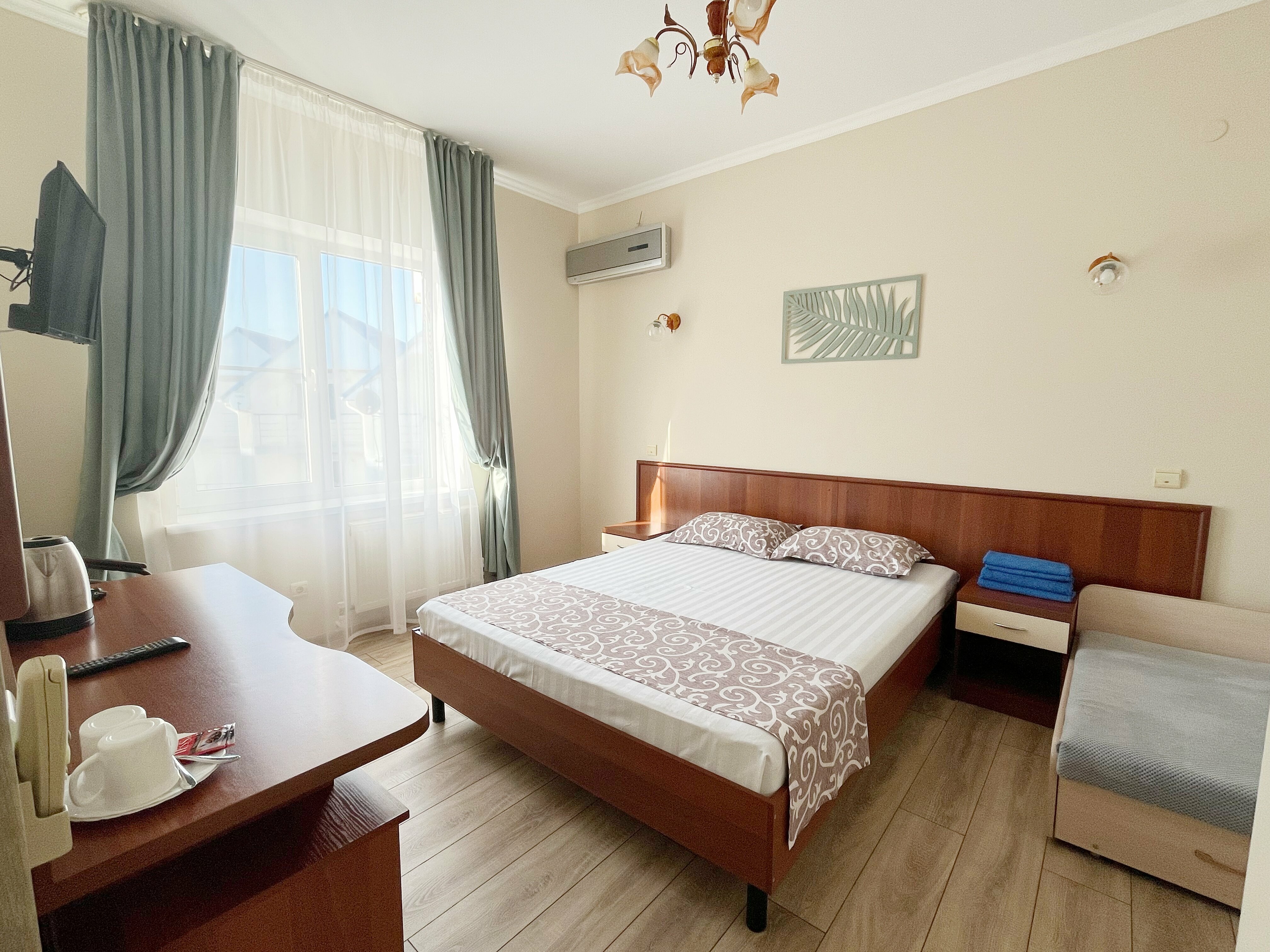 Стандарт с общим балконом ( вид из номера во двор)