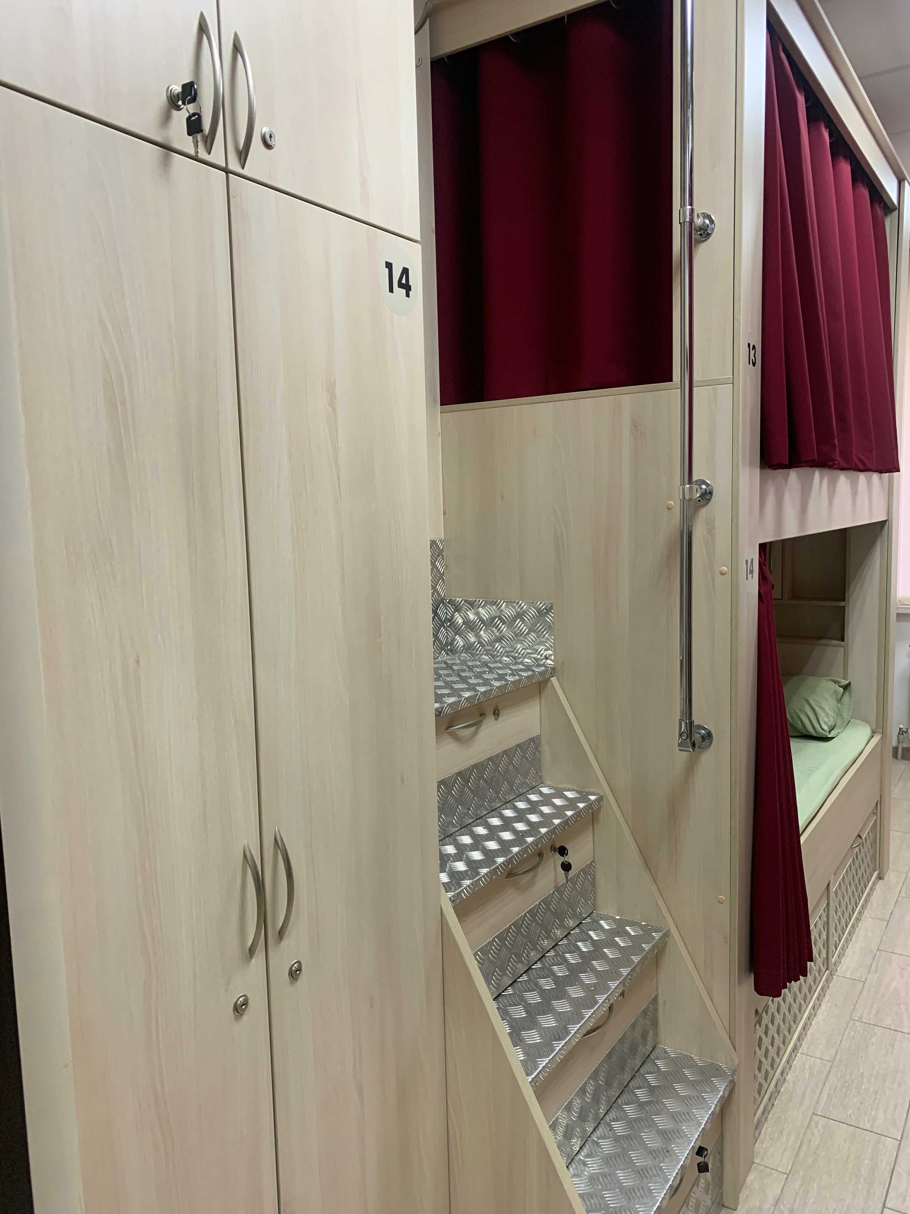 Кровать в общем 6-местном номере