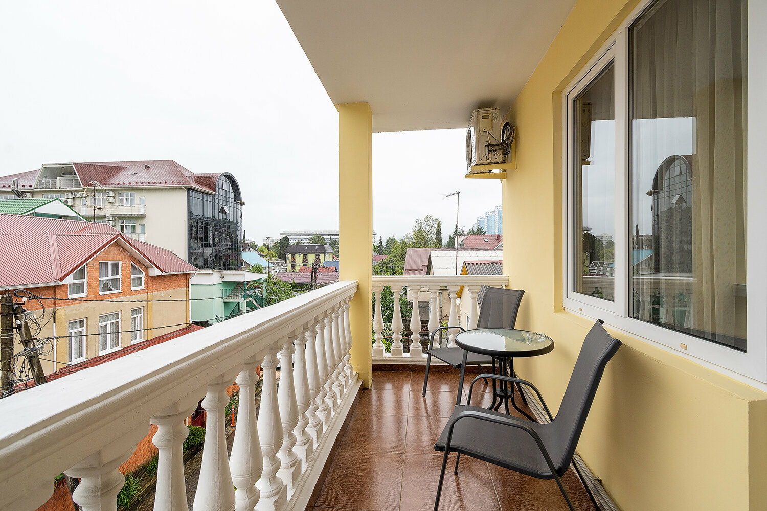 Трехместный номер с балконом