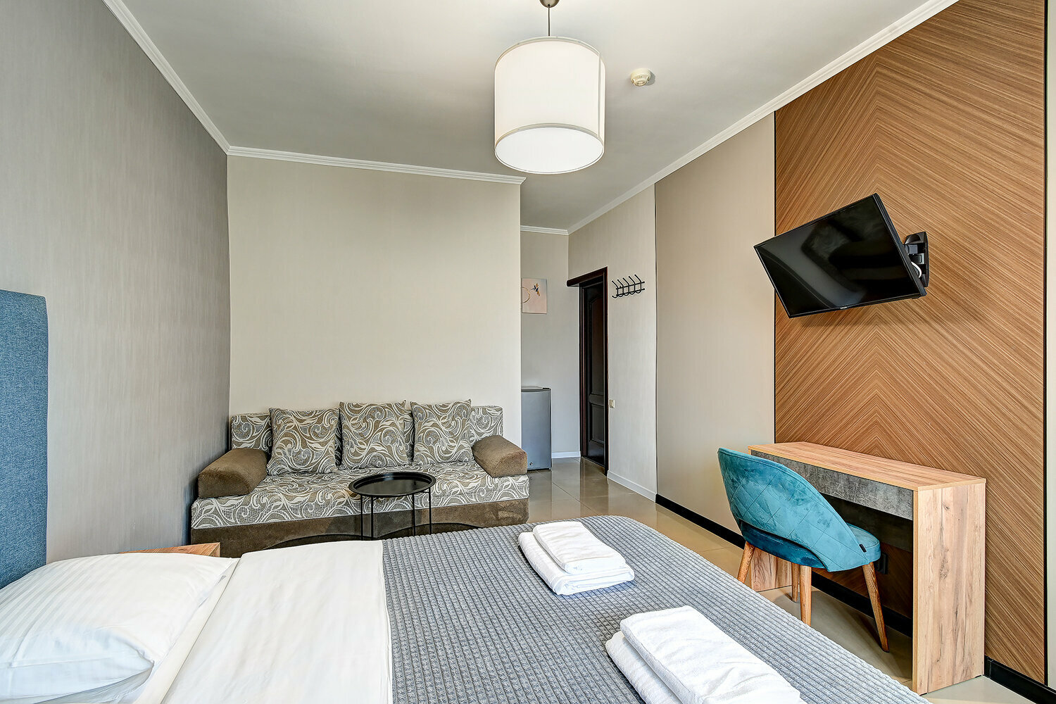 Трехместный номер с балконом