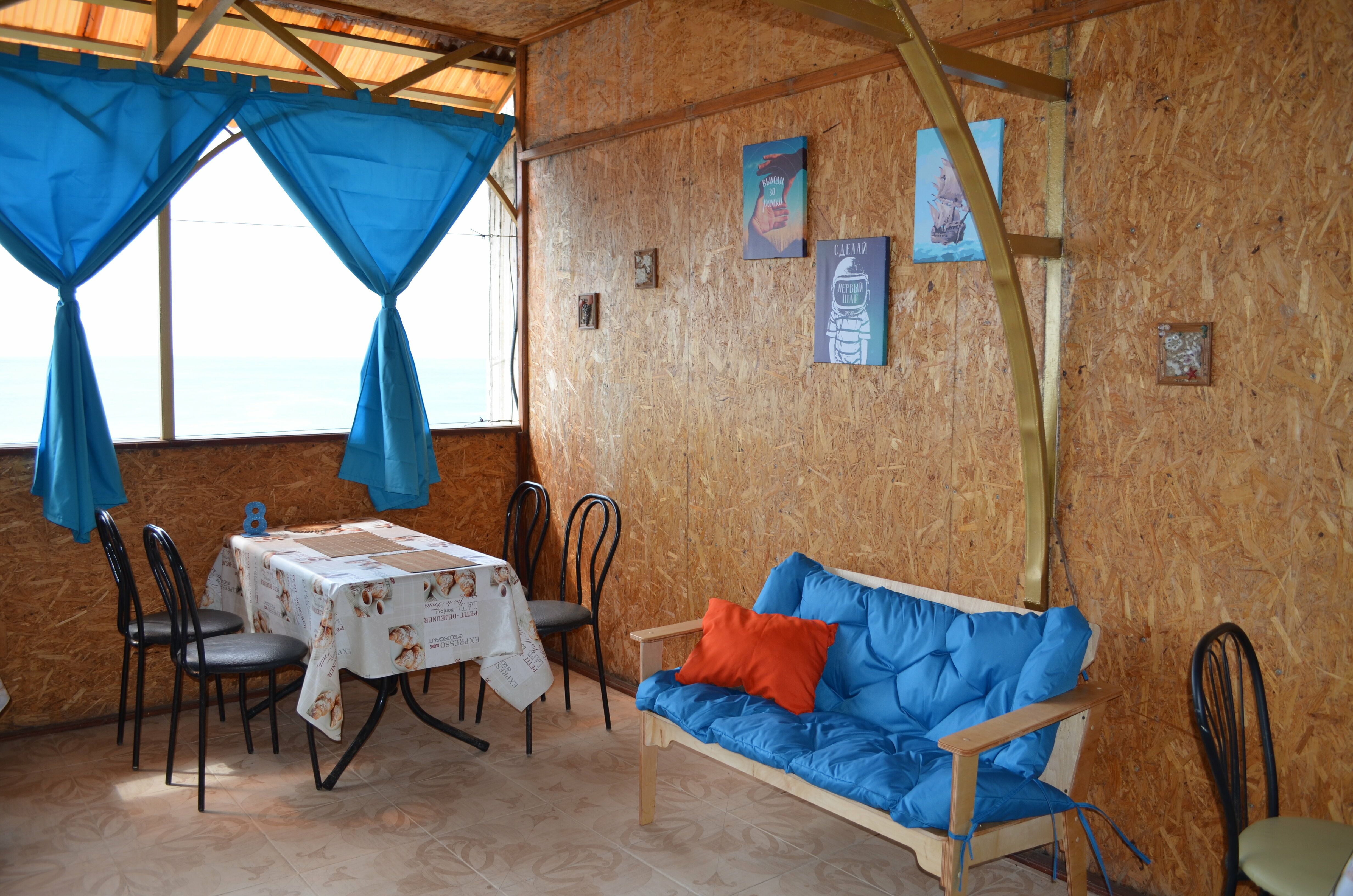 Двухместный номер с одной двуспальной кроватью + 1 дополнительная кровать для ребенка