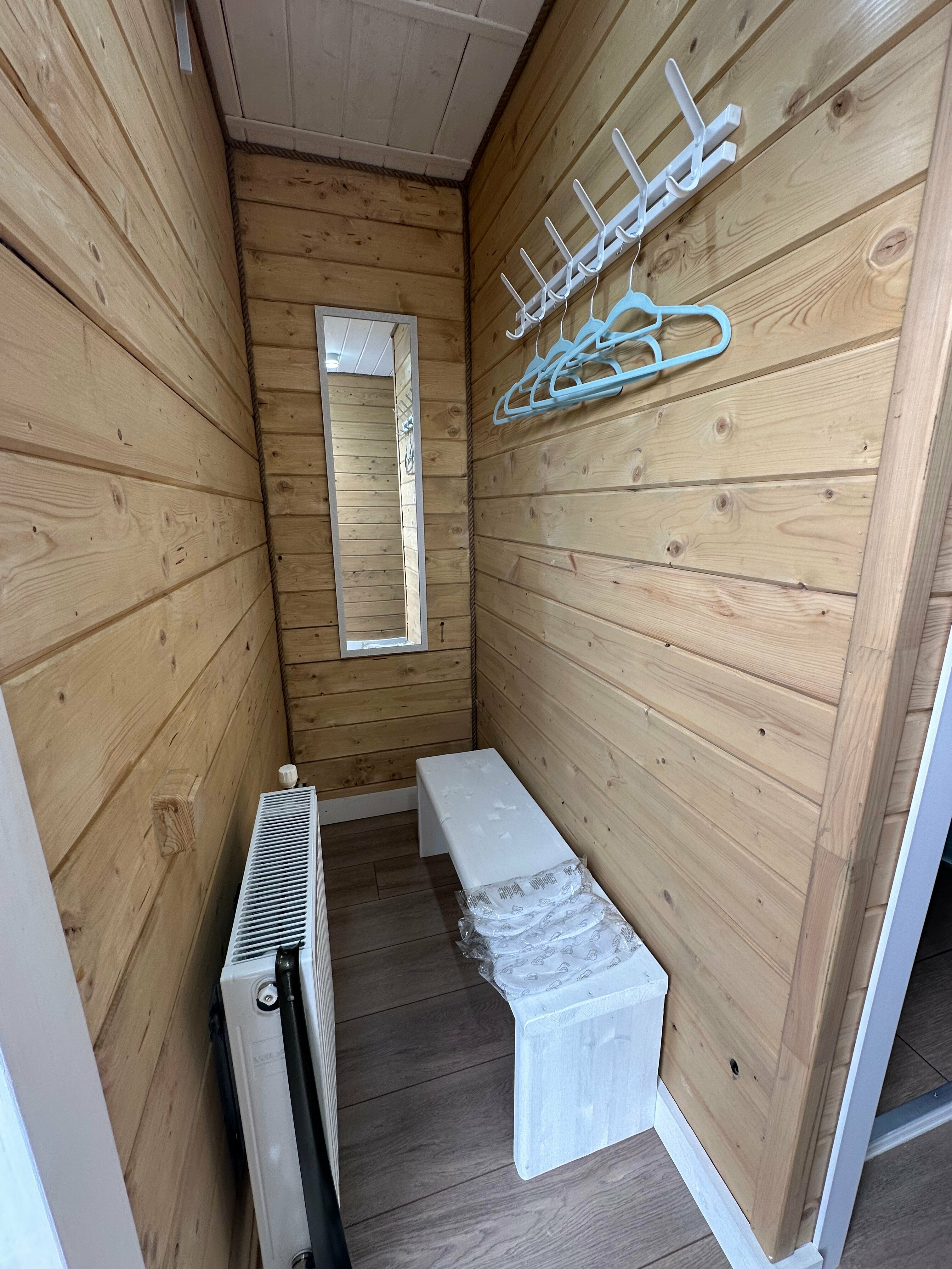 Семейный домик с двумя комнатами и уютной кухней