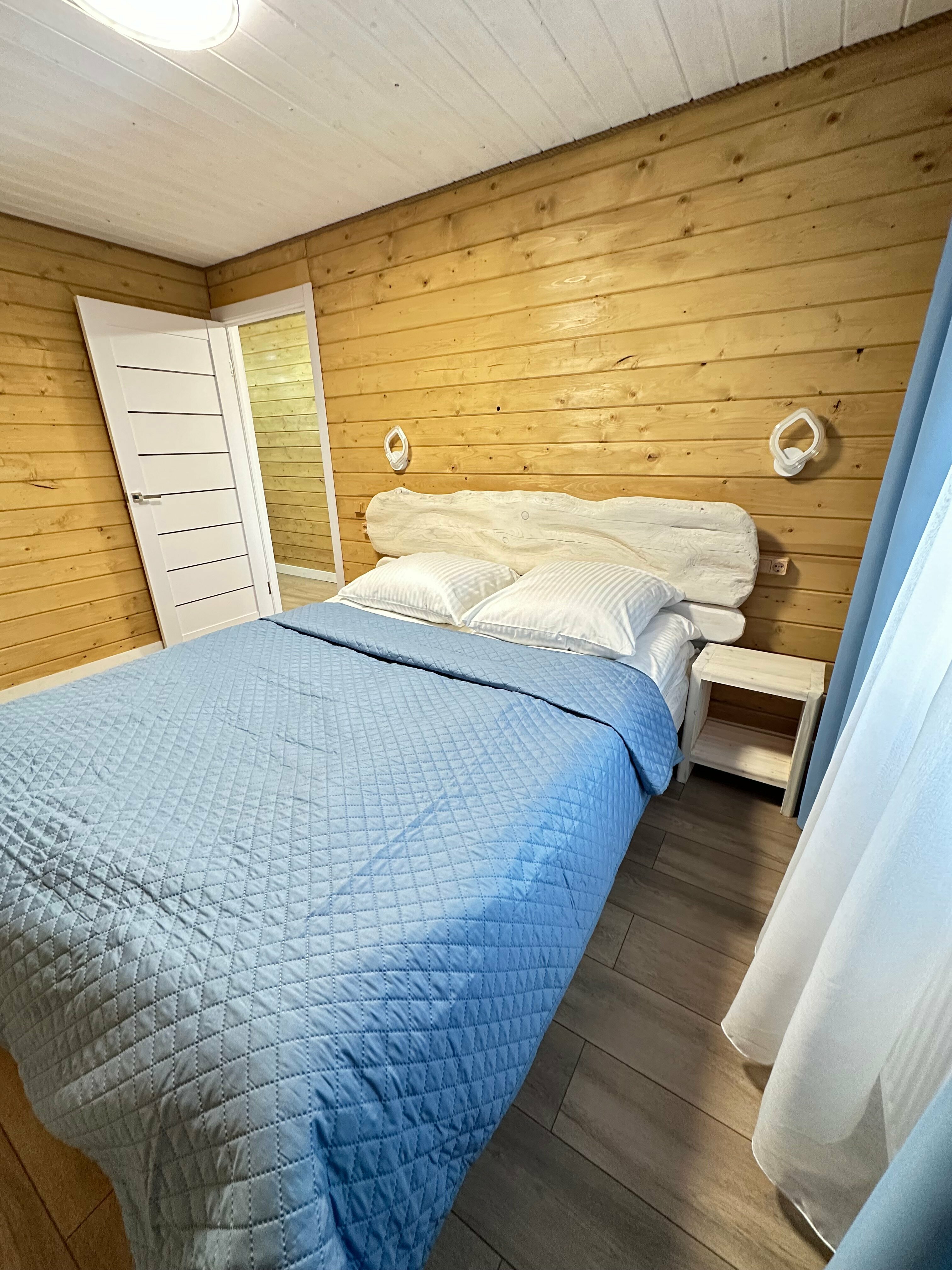 Семейный домик с двумя комнатами и уютной кухней