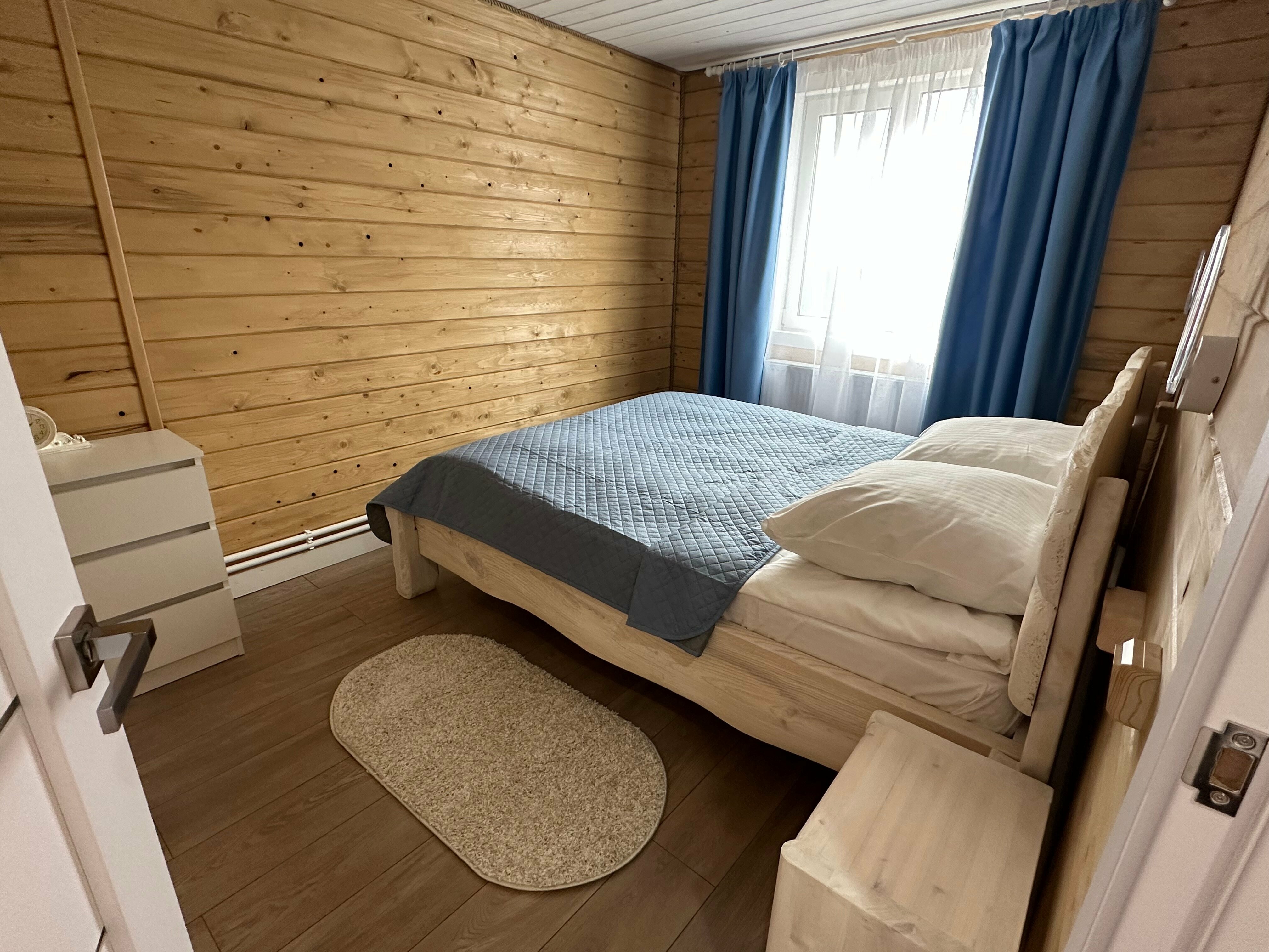 Семейный домик с двумя комнатами и уютной кухней