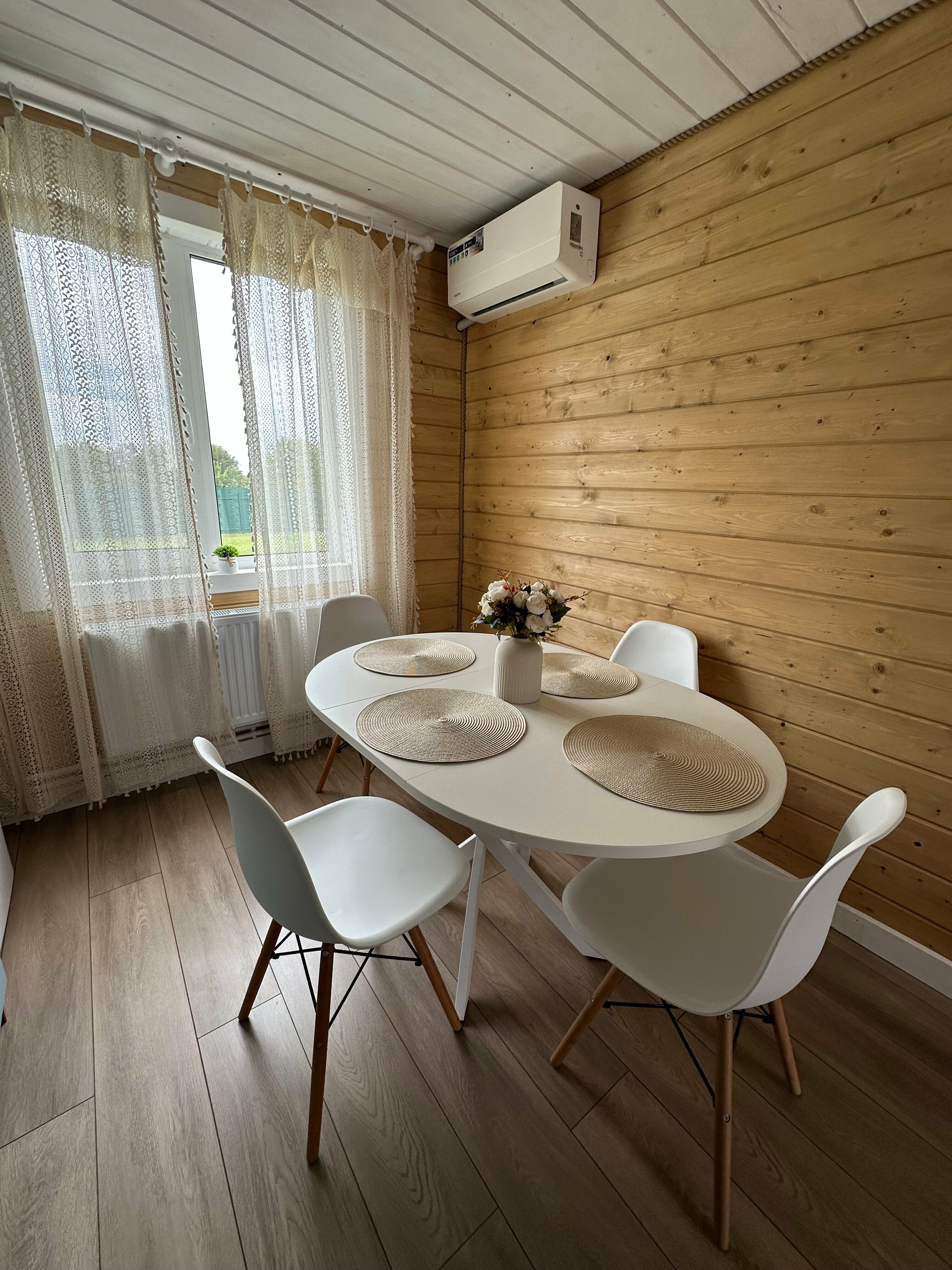 Семейный домик с двумя комнатами и уютной кухней