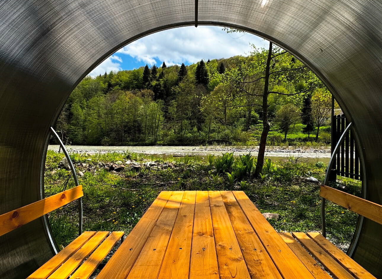 Дом у горной реки