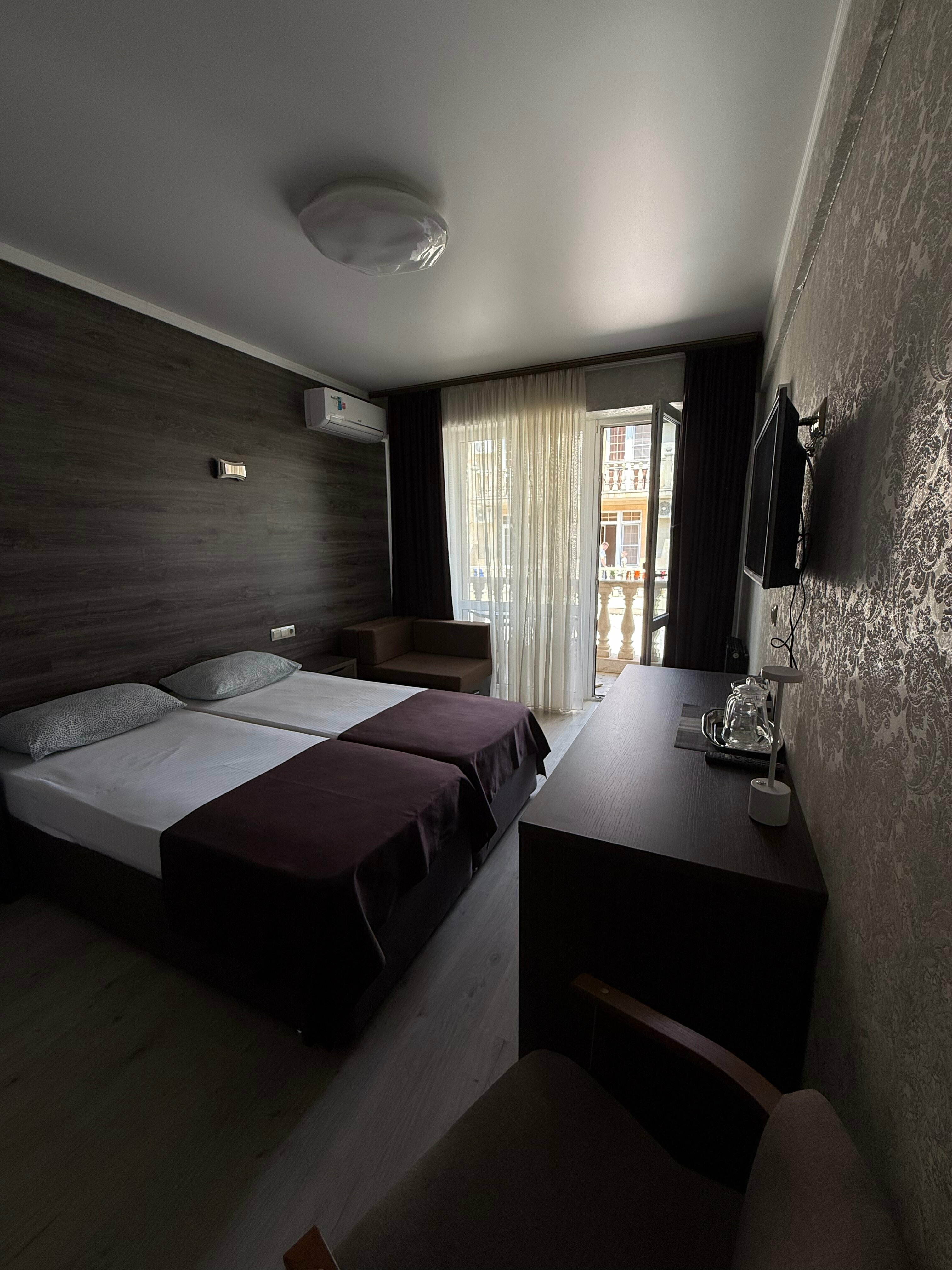 Трехместный номер с балконом