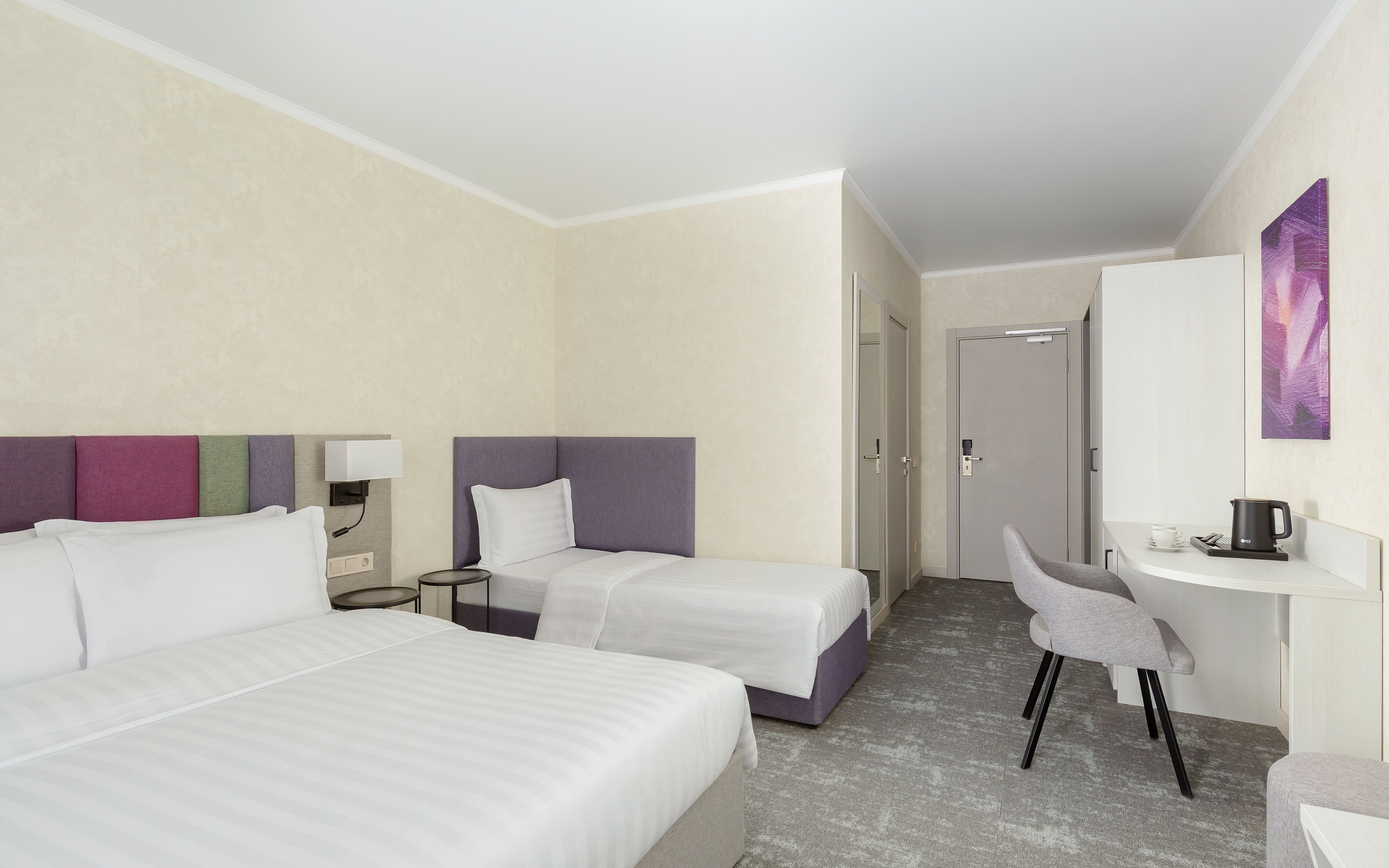 Альфа Супериор с балконом с двуспальной кроватью