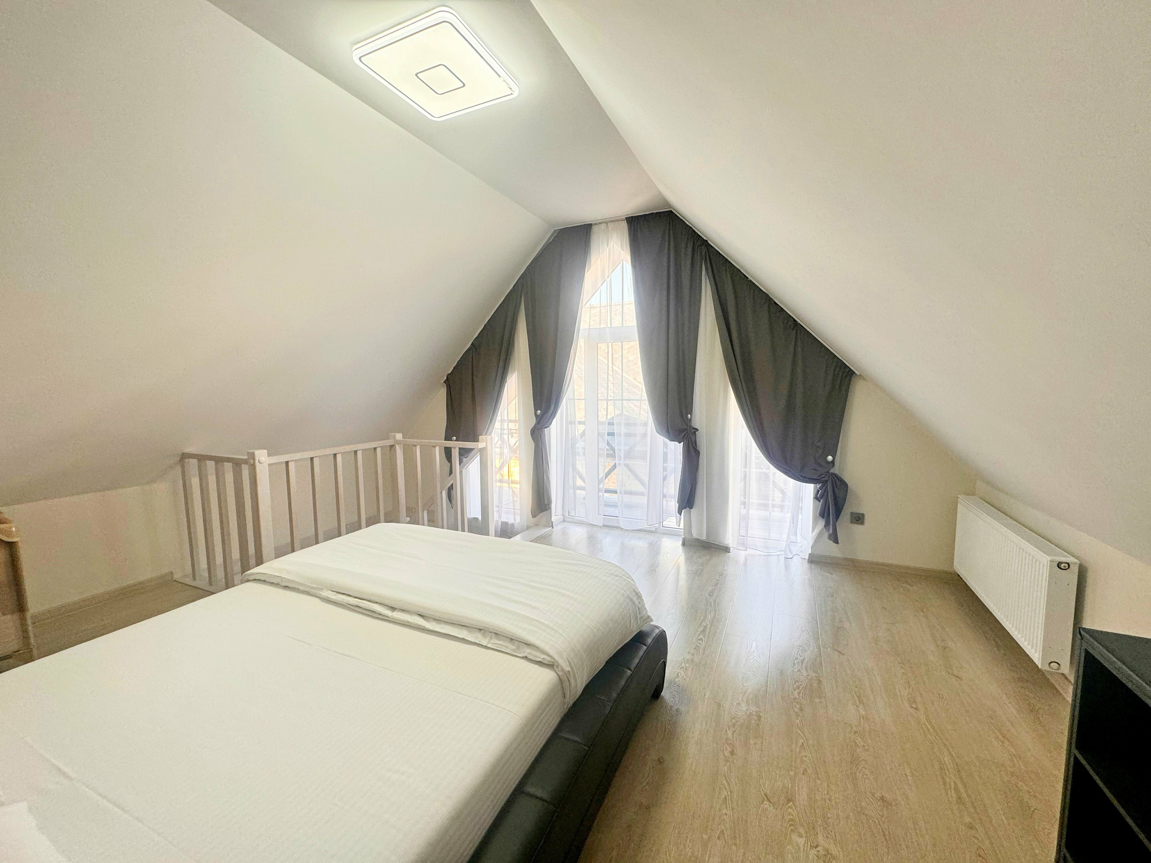 Дом с балконом