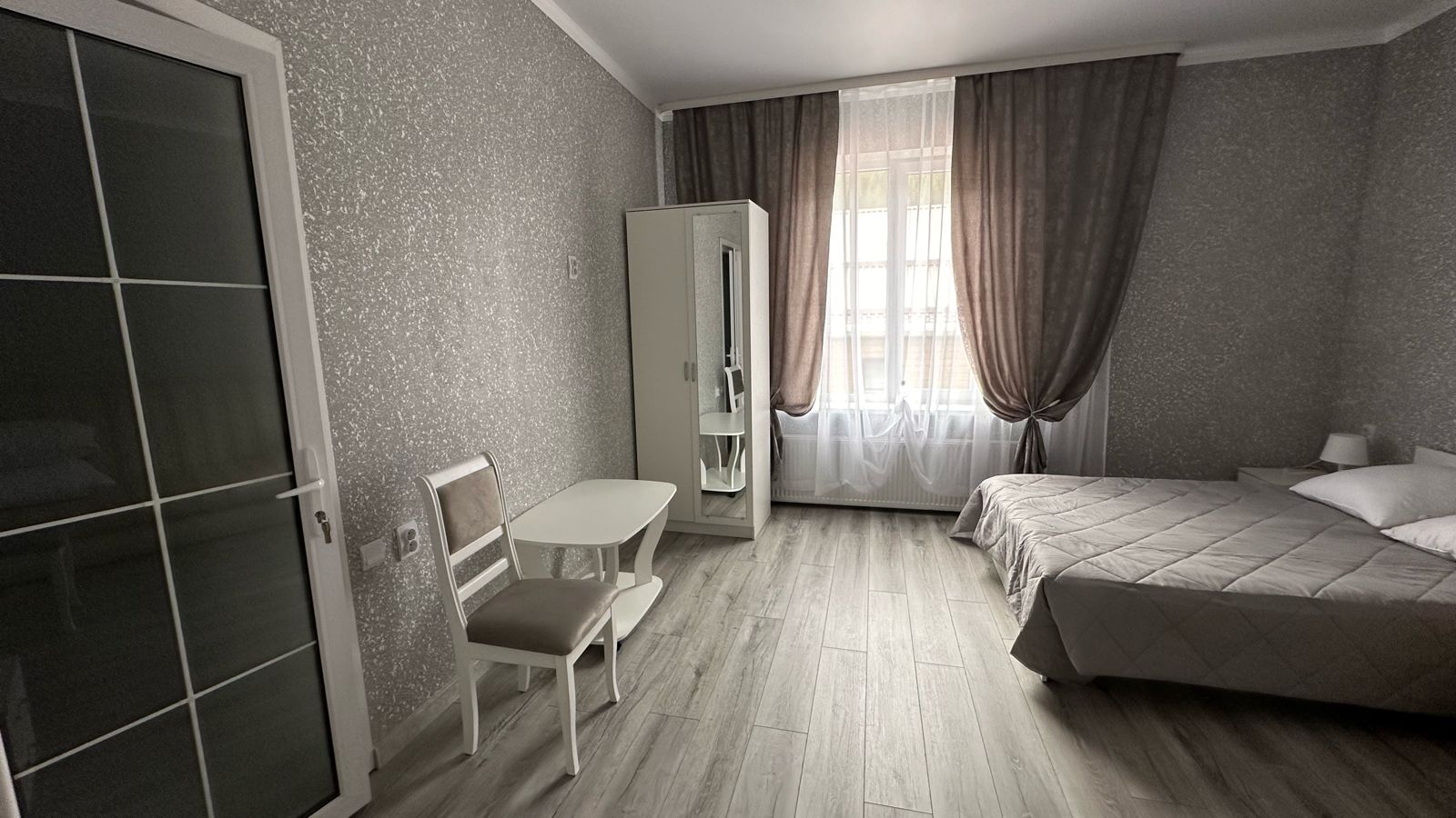 Семейный номер с видом на горы