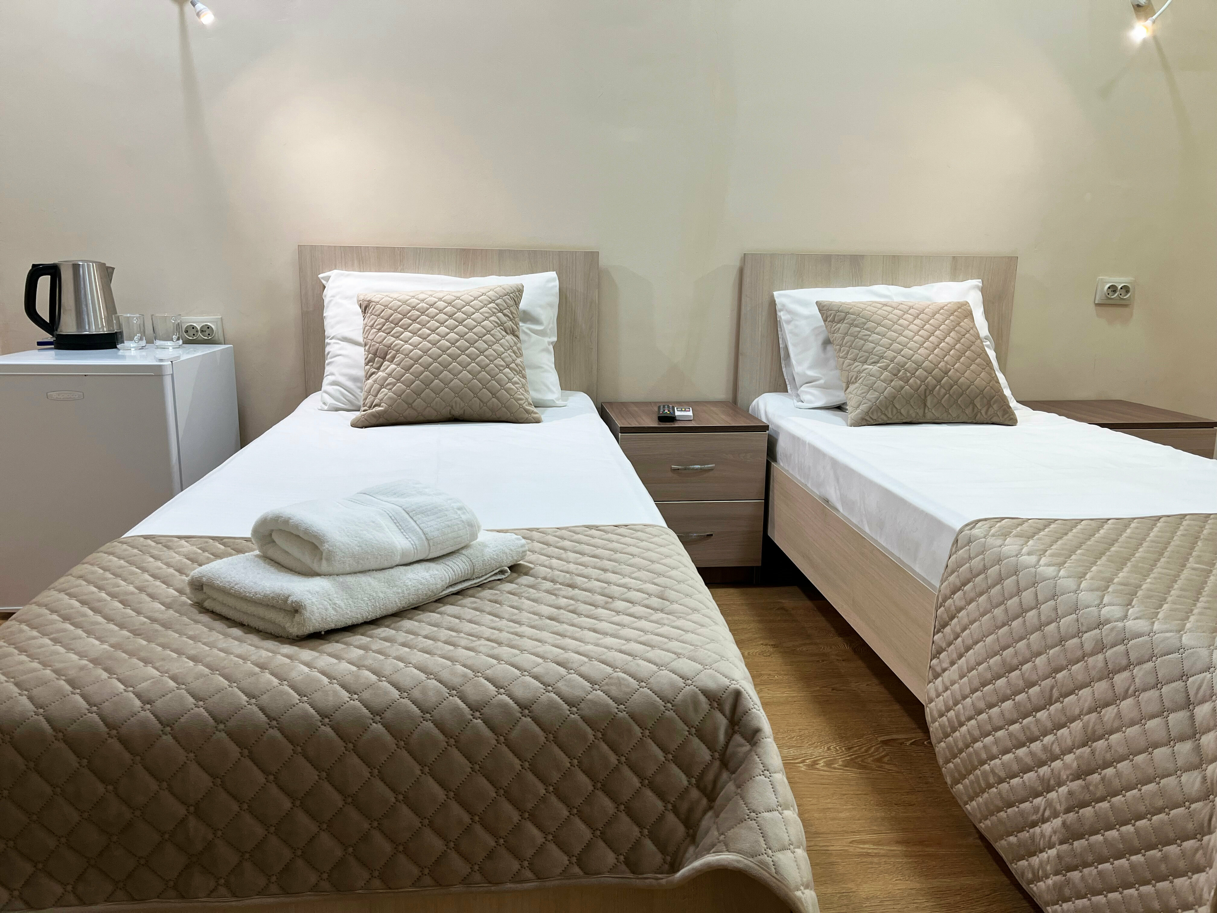 Двухместный номер с 2 отдельными кроватями (без окна)