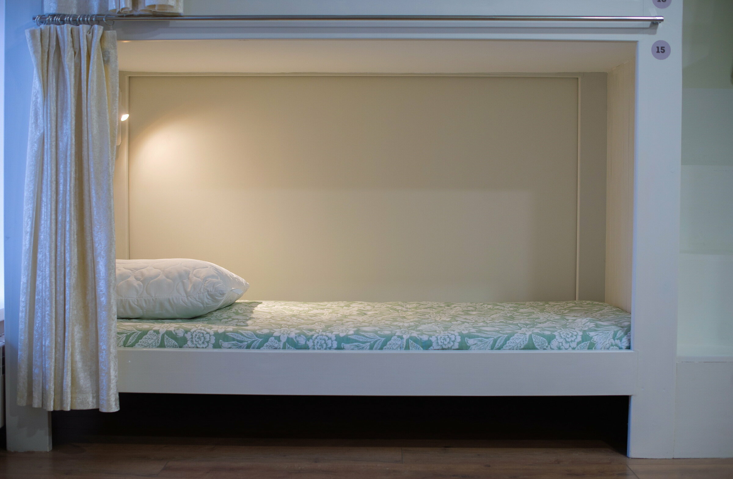 Кровать в общем номере для женщин с 4 кроватями