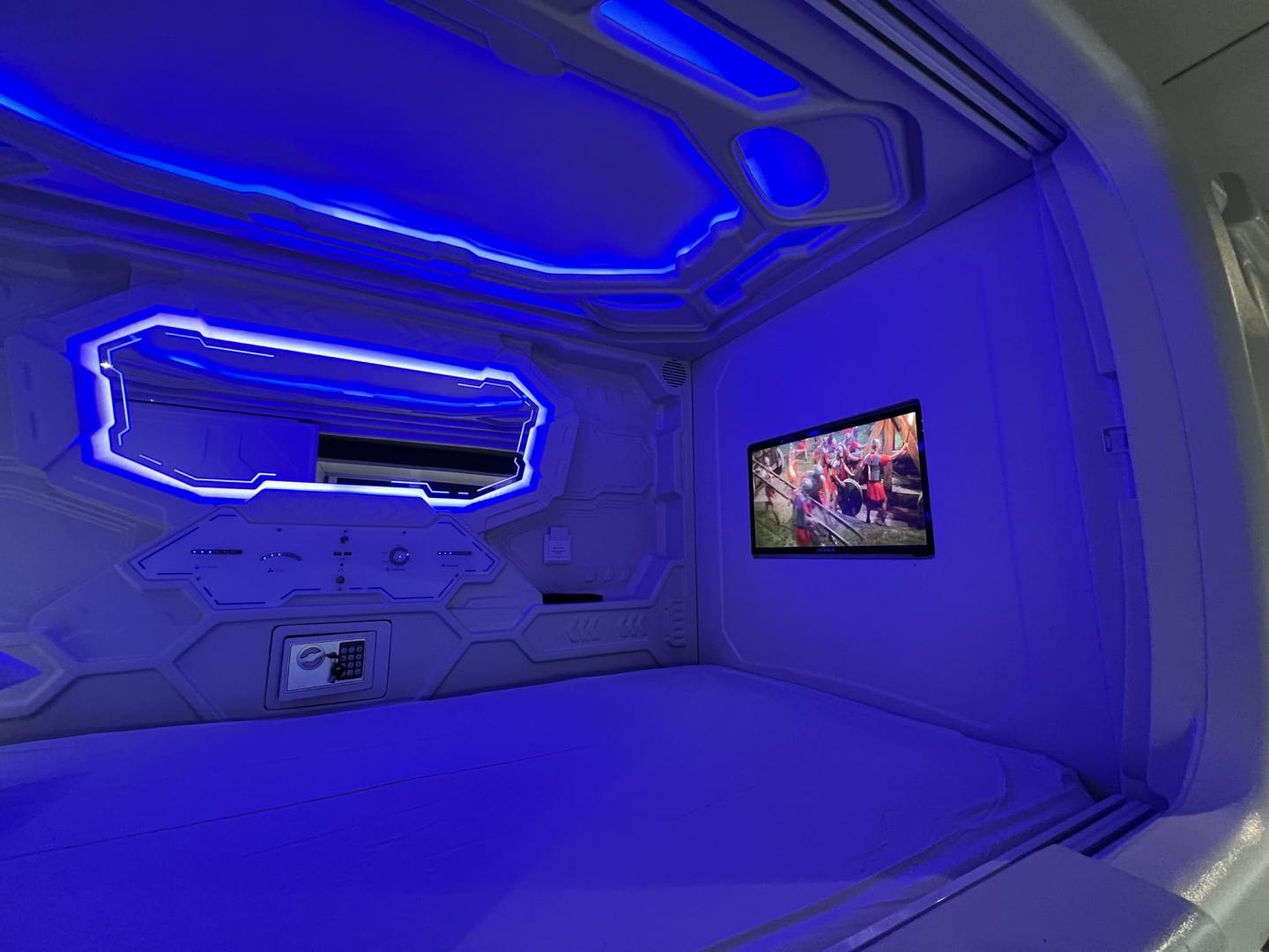 Женская капсула