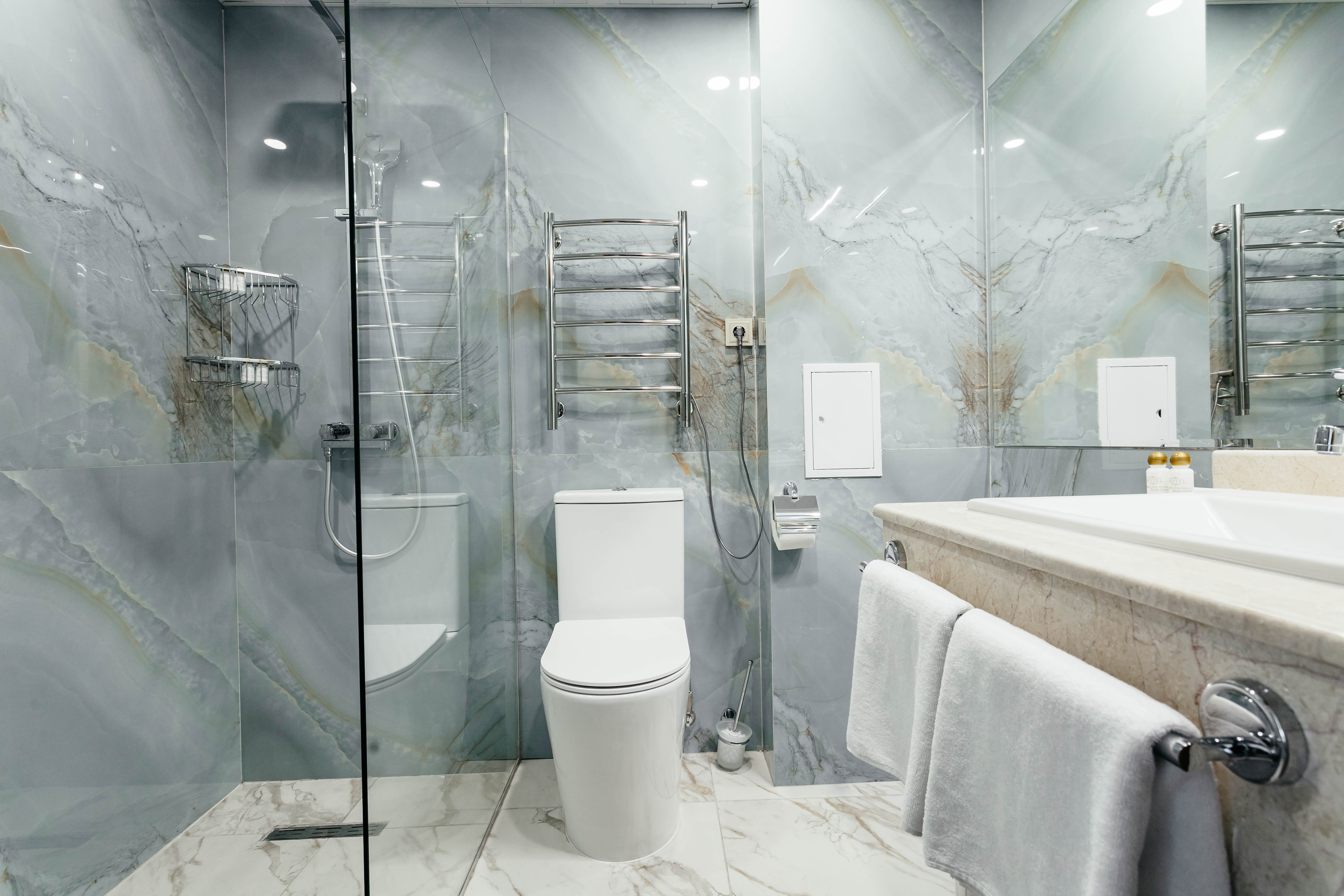 Апартаменты трехкомнатные с балконом боковой вид на море. Третий корпус 4*