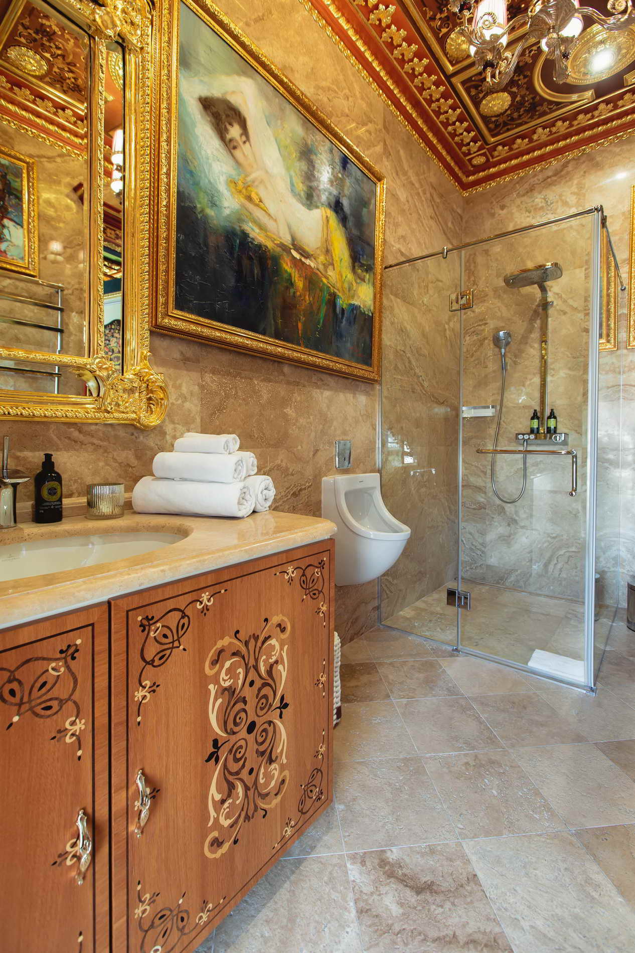 Люкс с кроватью размера «king-size» и балконом