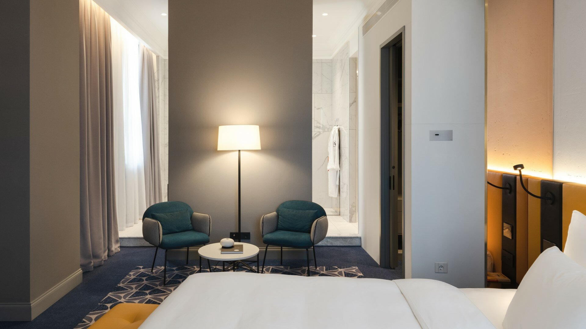 Люкс Амбассадор с балконом