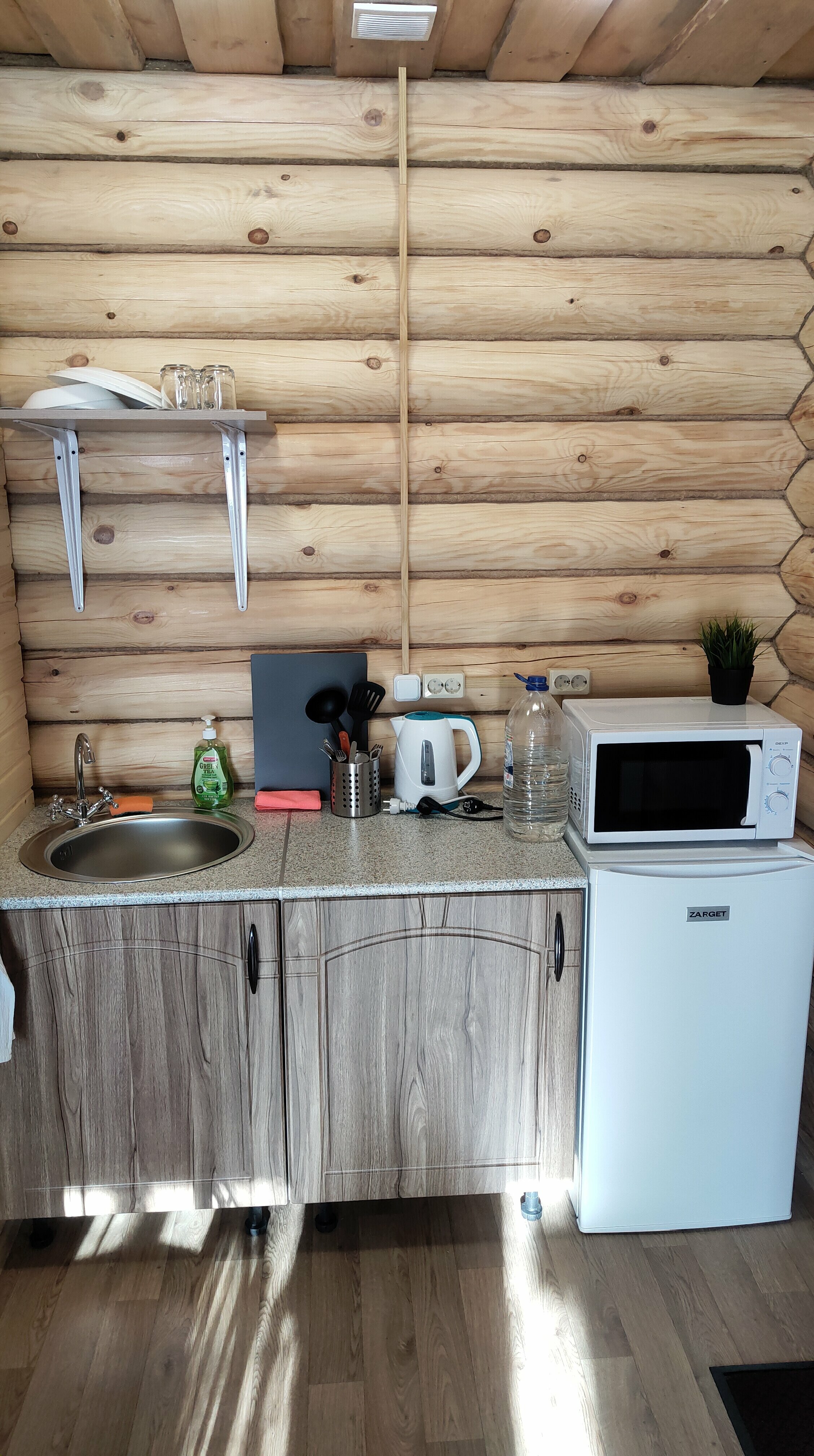 Семейный номер с видом на озеро