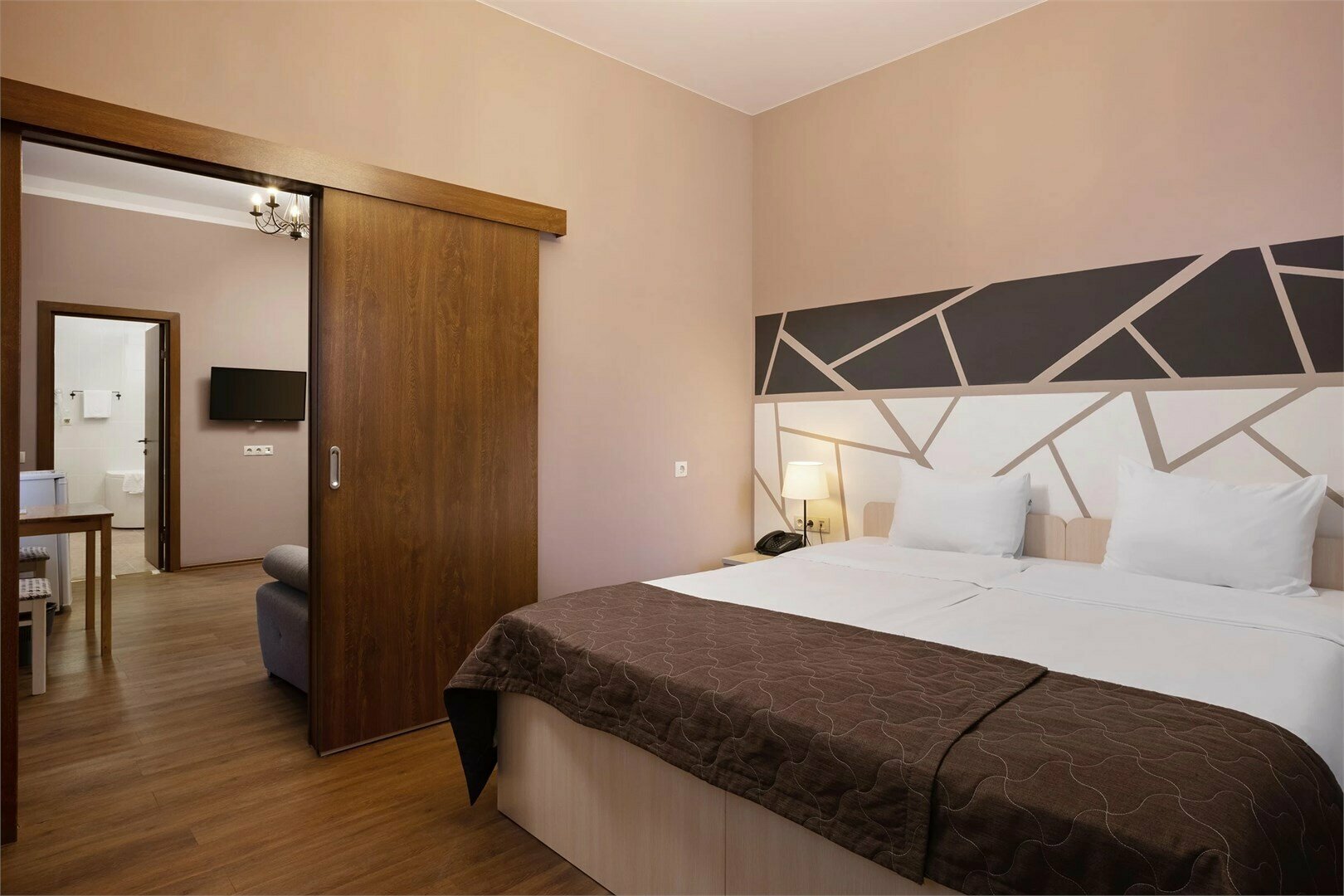 ДВУХКОМНАТНЫЙ СЕМЕЙНЫЙ НОМЕР С БАЛКОНОМ