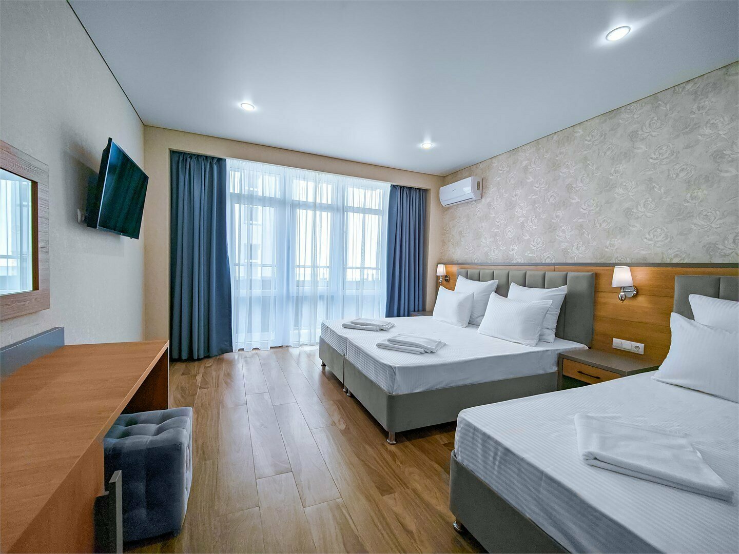 Стандарт трехместный с балконом  (вид на дюны)