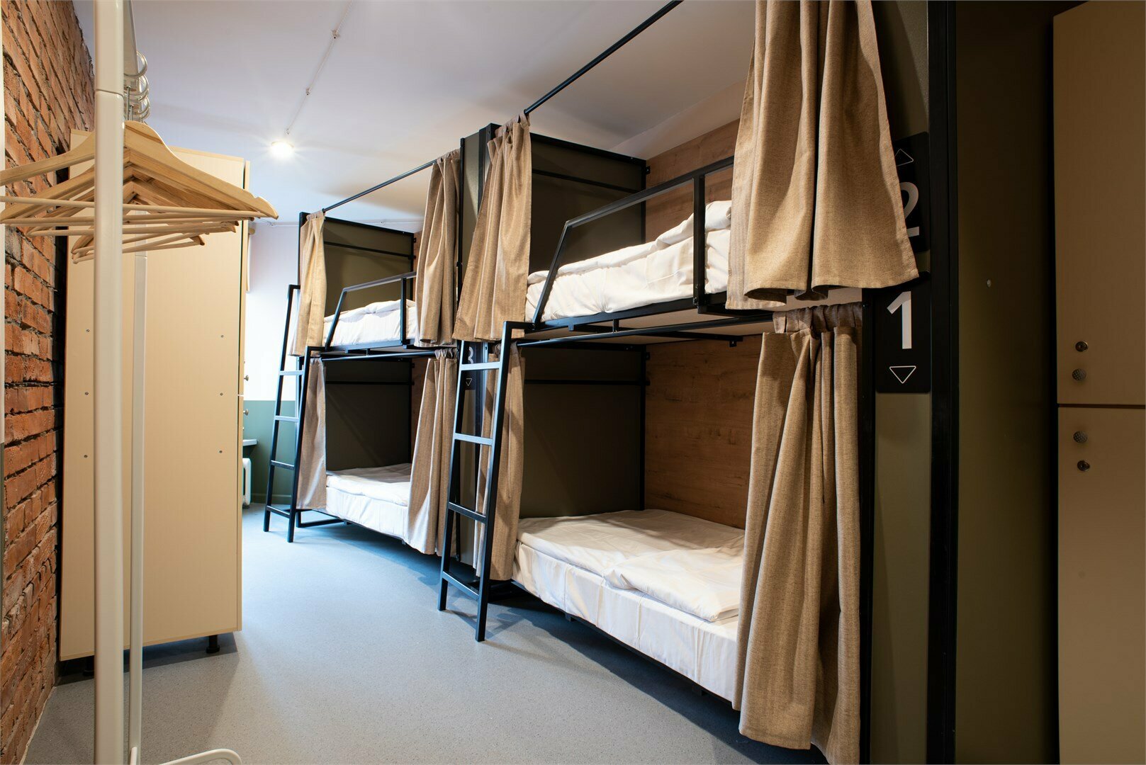 Кровать в женском общем 4-местном номере