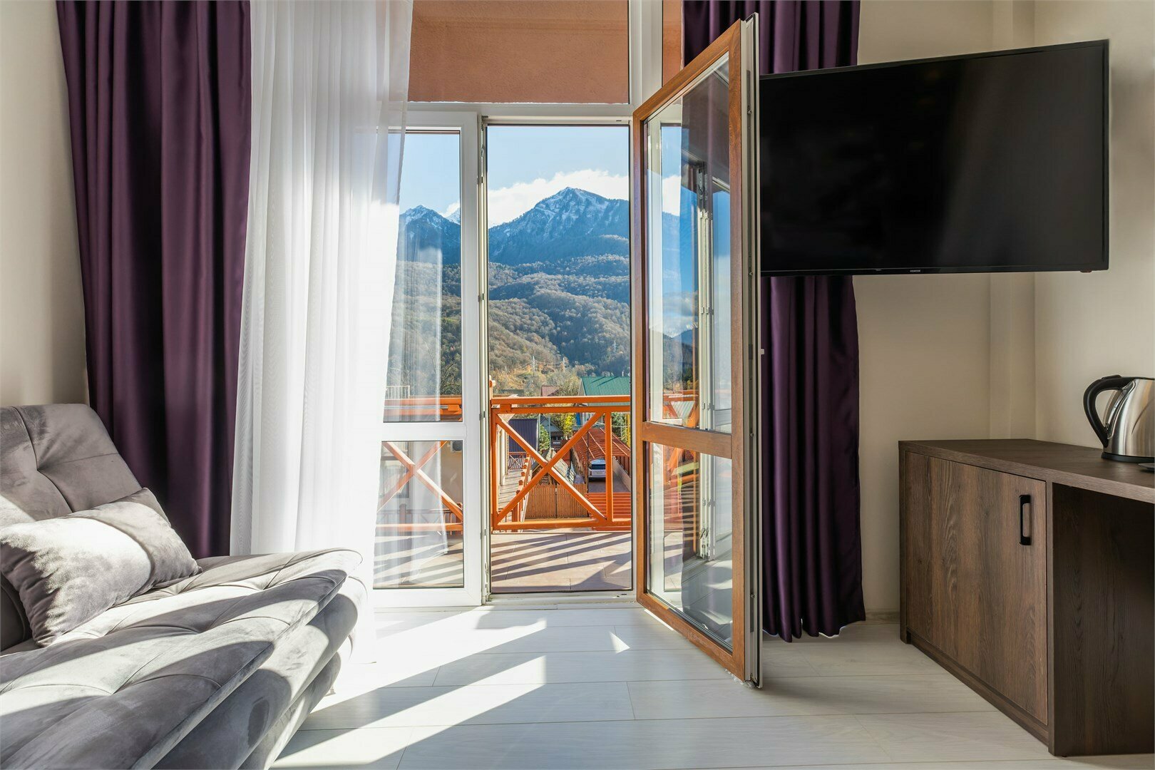 Панорамный семейный люкс с балконом