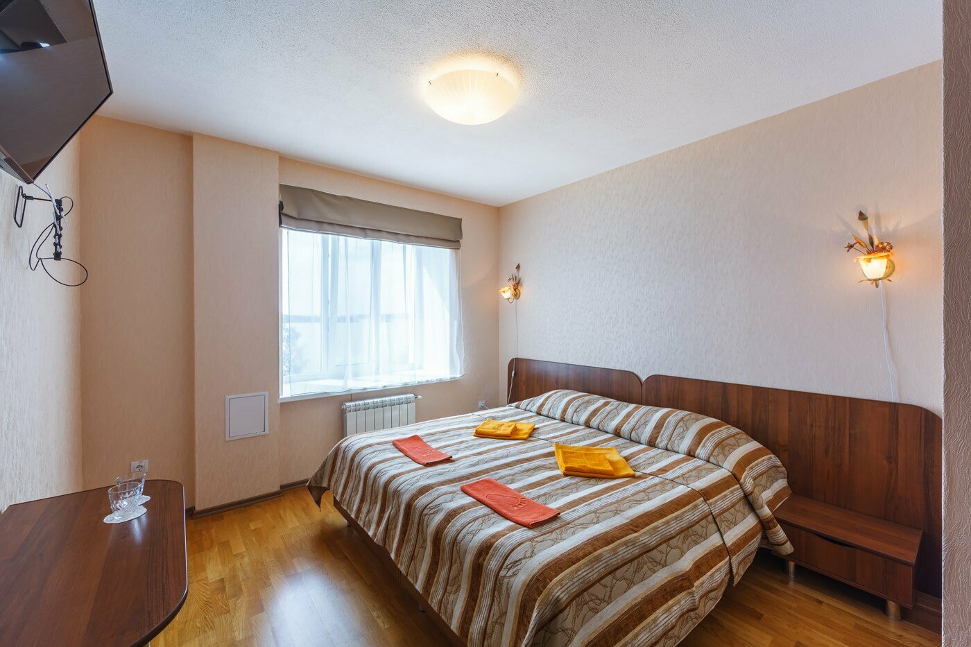 двухместный стандарт с  одной общей кроватью