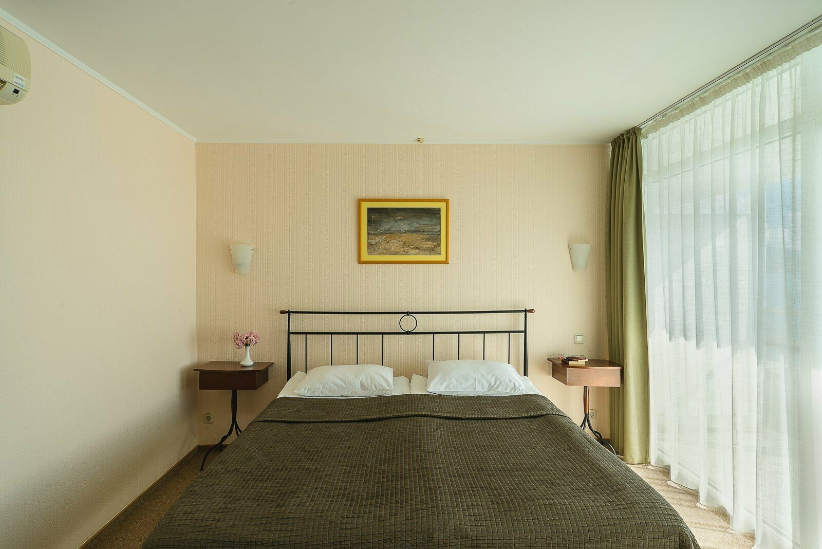 Классический с двуспальной кроватью