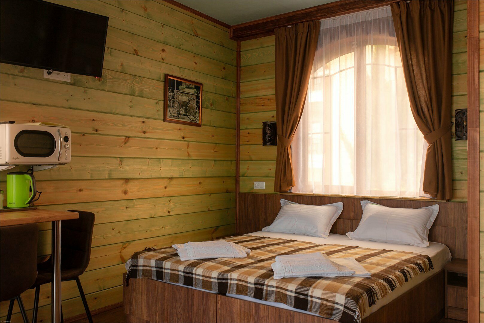 Кантри - Четырехместная студия с раздельными кроватями  балконом и видом на море