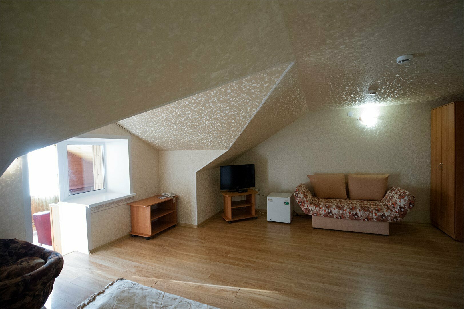 Стандартный номер делюкс с одной кроватью и диваном