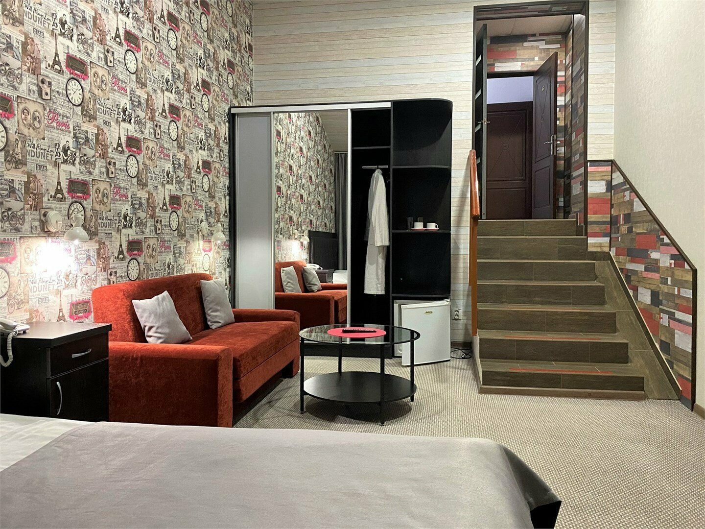 Номер-студия с кроватью размера «king-size»