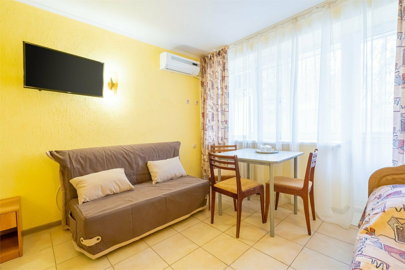 Д4 Двухкомнатный номер с 4 кроватями и раскладным диваном