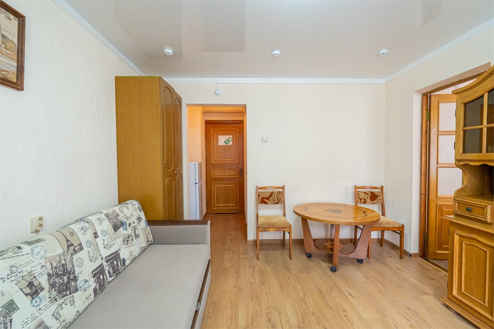 Л2 Двухкомнатный номер с 2 односпальными кроватями и дополнительными местами