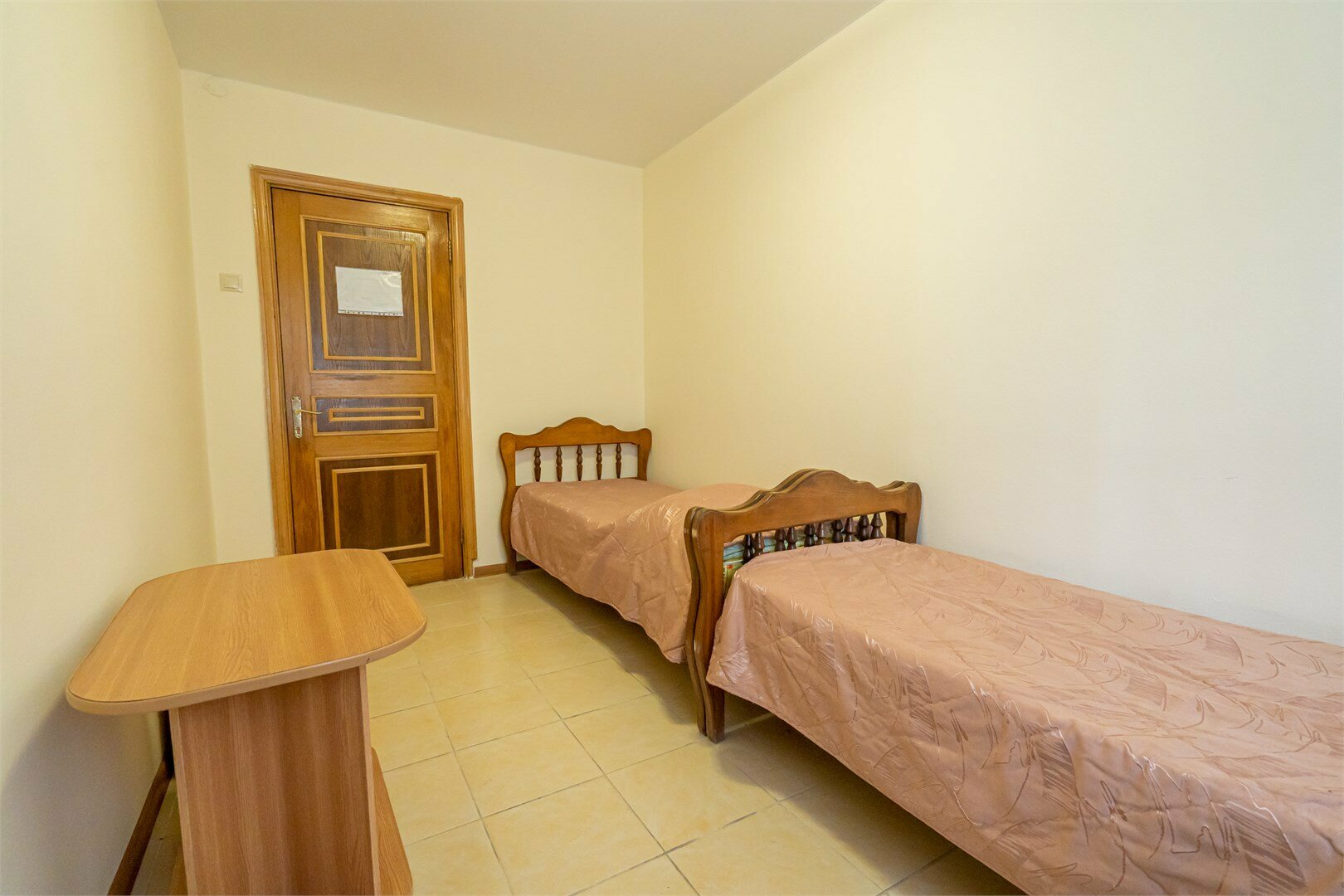 Д5 Двухкомнатный номер с 5 кроватями