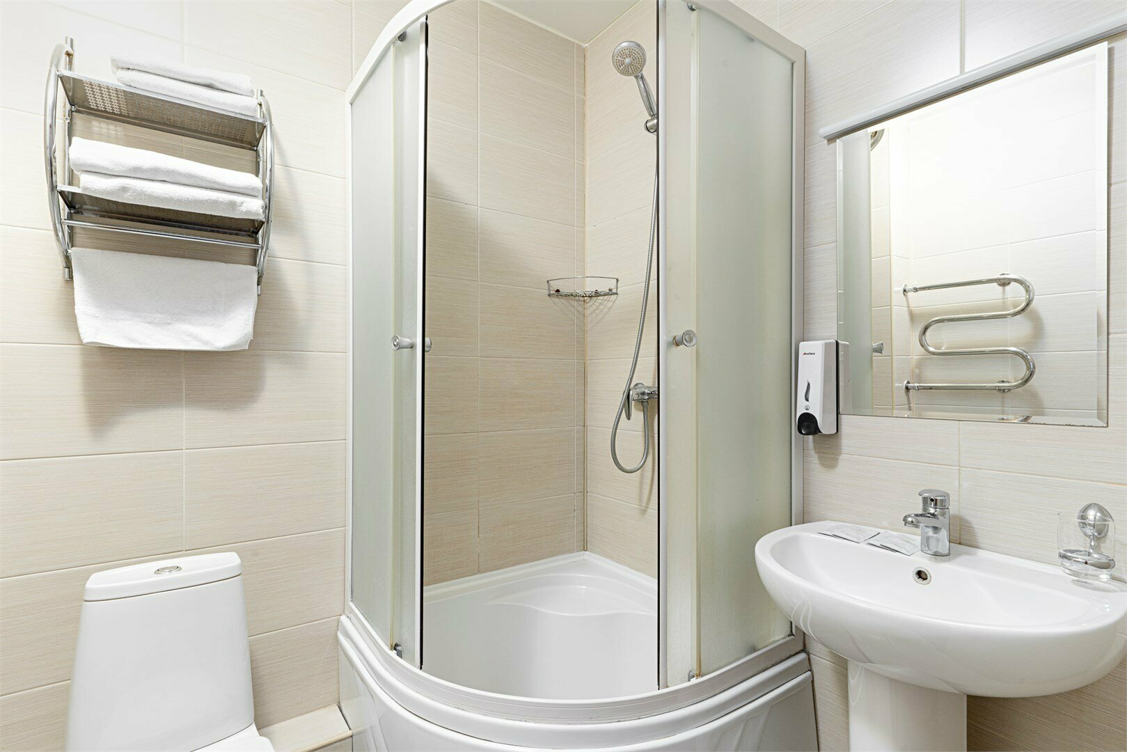 Номер первой категории. Стандарт с одной двуспальной кроватью.