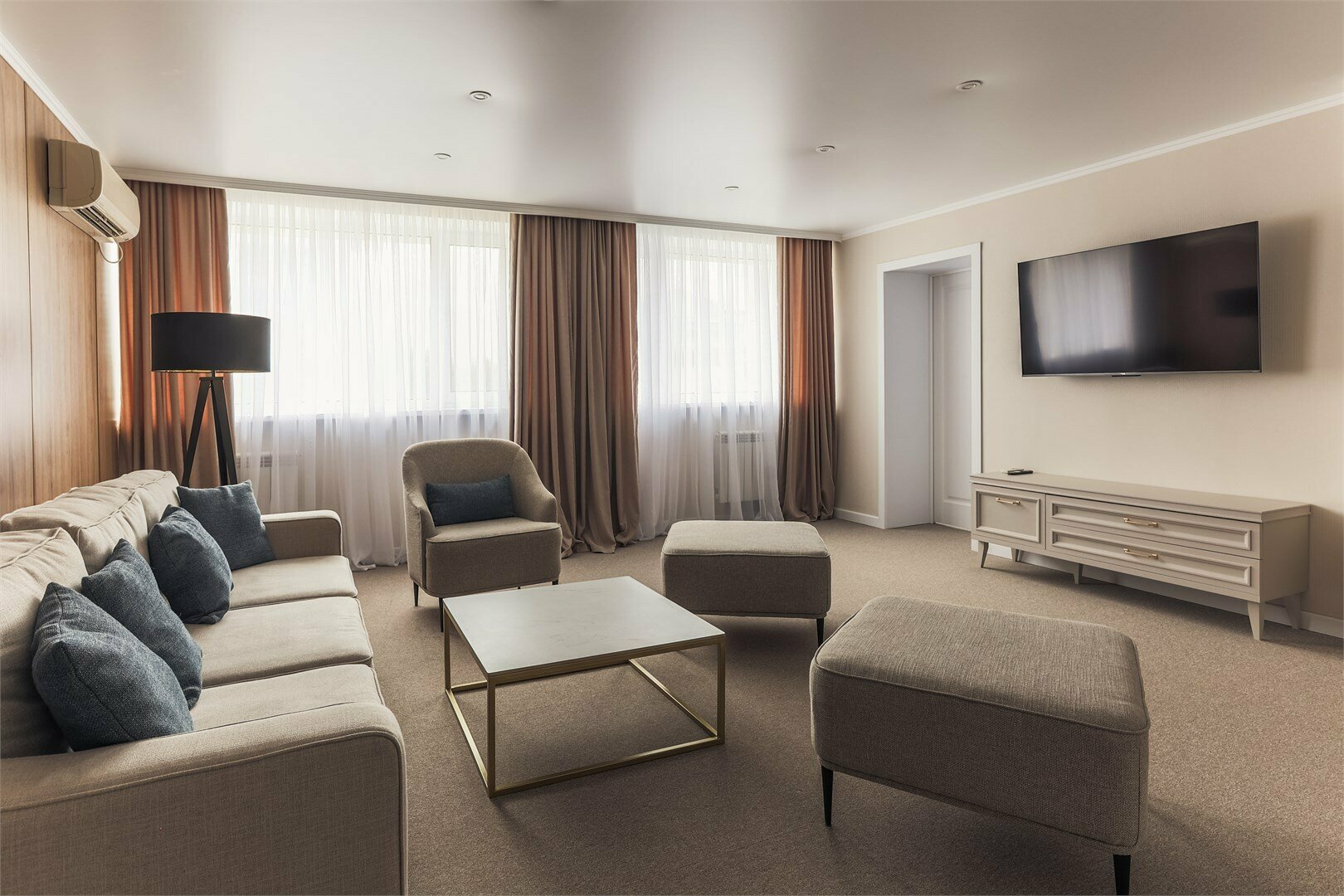 1 категория "Комфорт +", 301