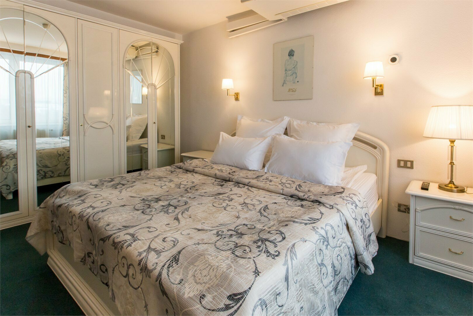 Джуниор Сюит