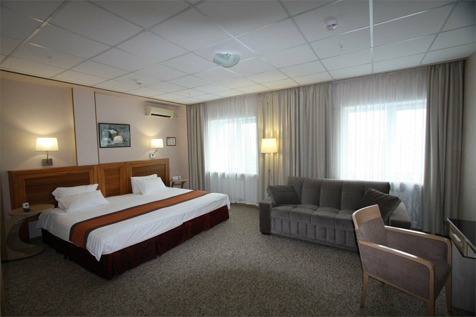 Джуниор Сюит Супериор с 1 двухспальной кроватью