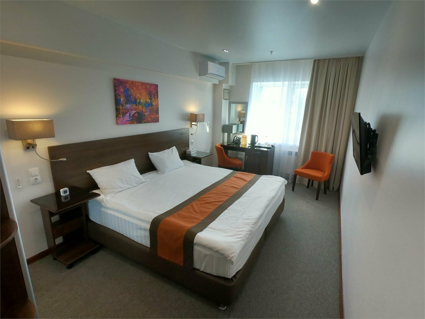 Номер Первой категории, либо 1 двуспальная кровать, либо 2 раздельные 1*1