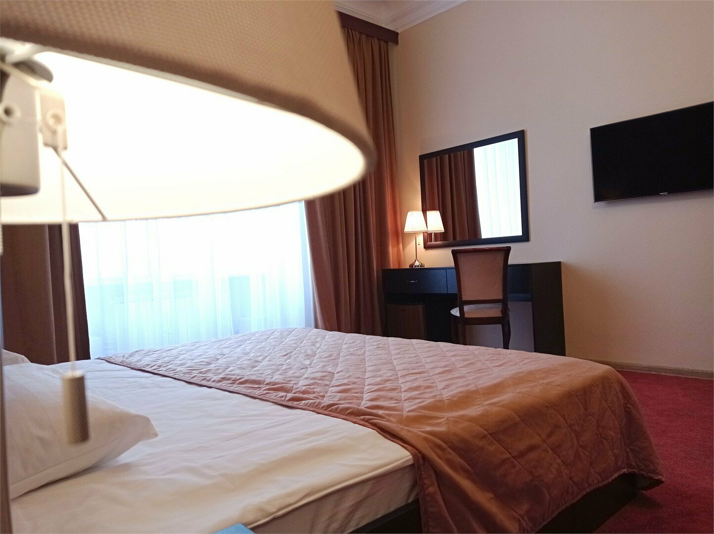 Номер Делюкс с видом на город с гидромассажной ванной (кондиционер)