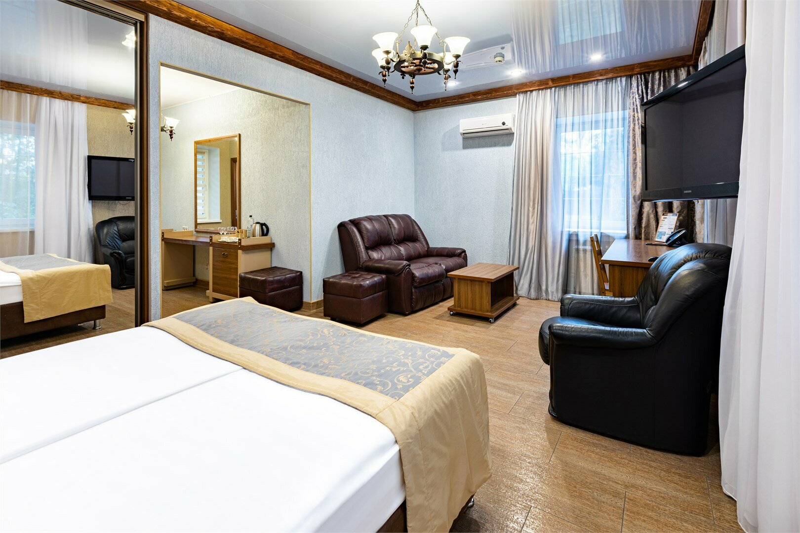 Джуниор Сюит