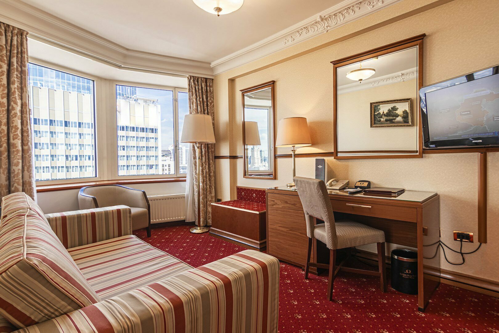 Полулюкс c видом на Центр