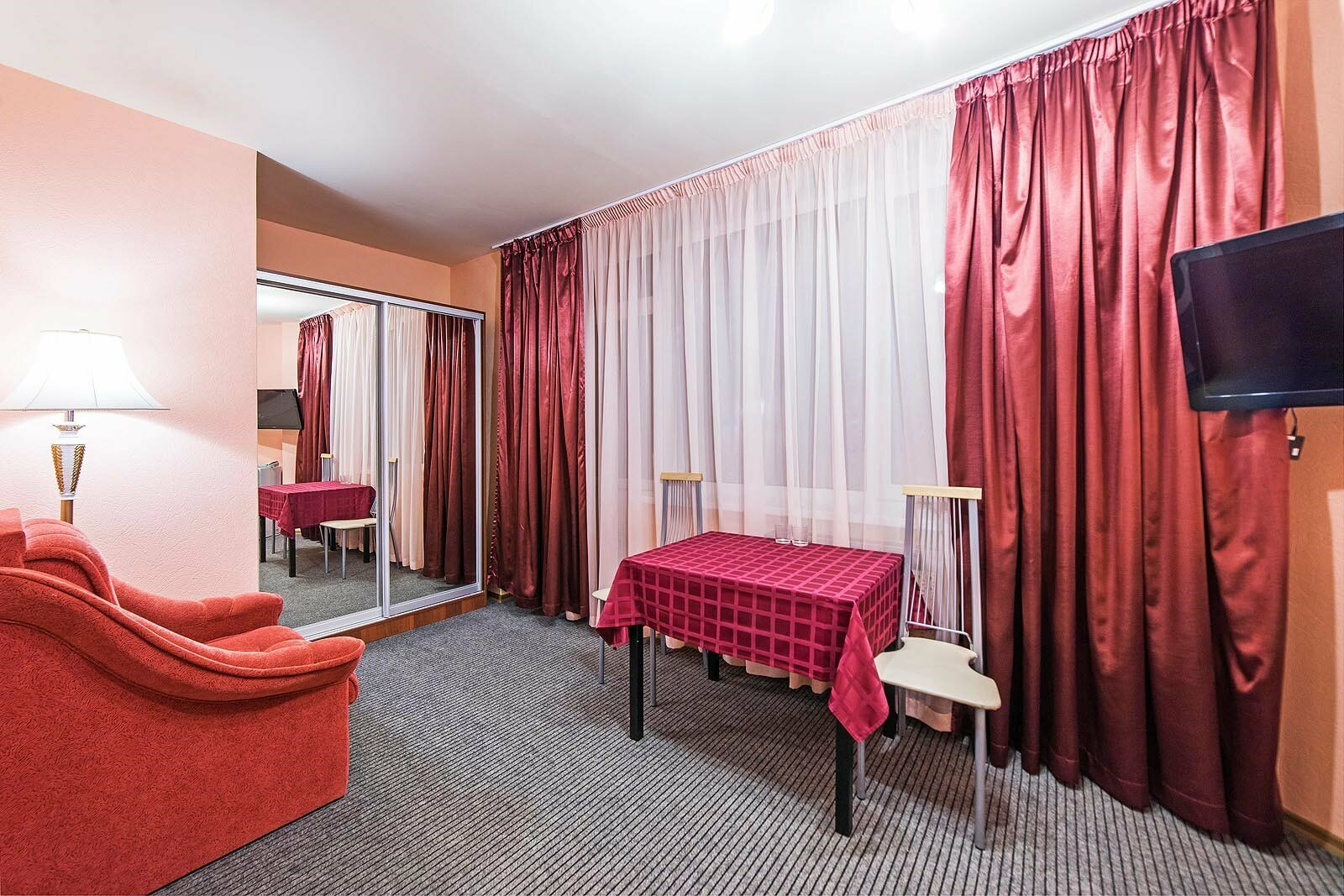 Улучшенный двухместный номер