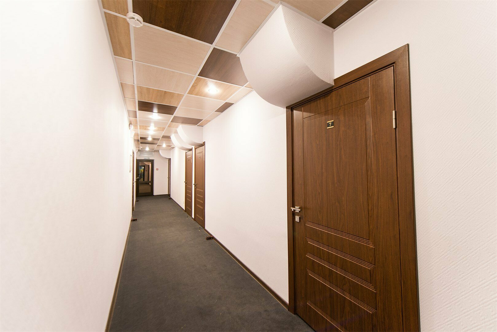 Стандарт в гостинице на берегу с видом на лес