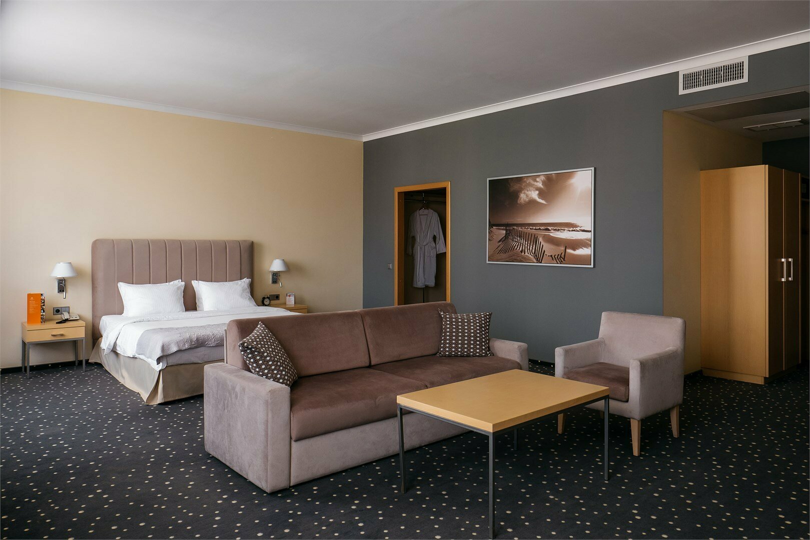 Джуниор Сюит